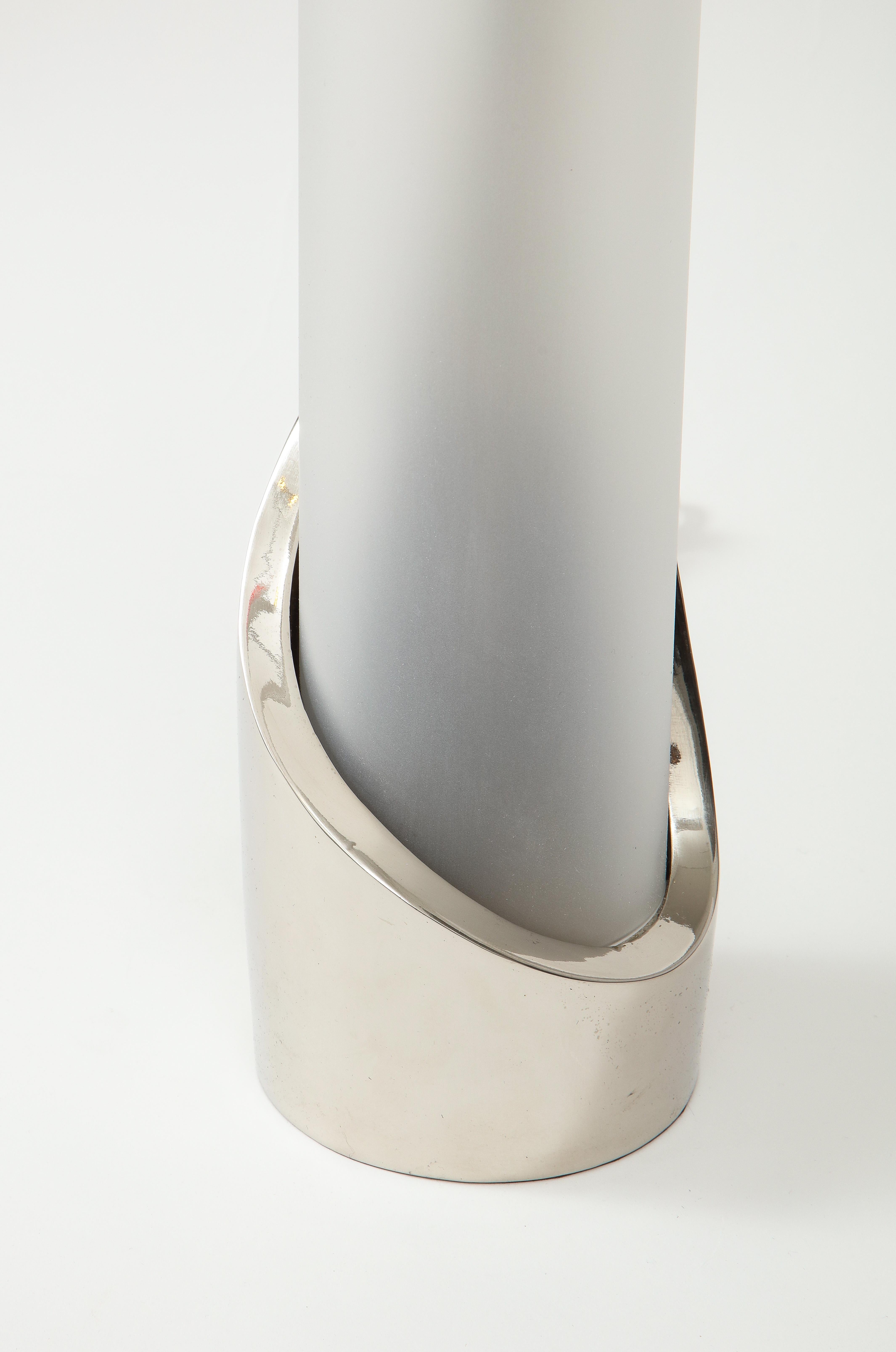 Paire de lampes en verre dépoli et chrome de Laurel Bon état - En vente à New York, NY