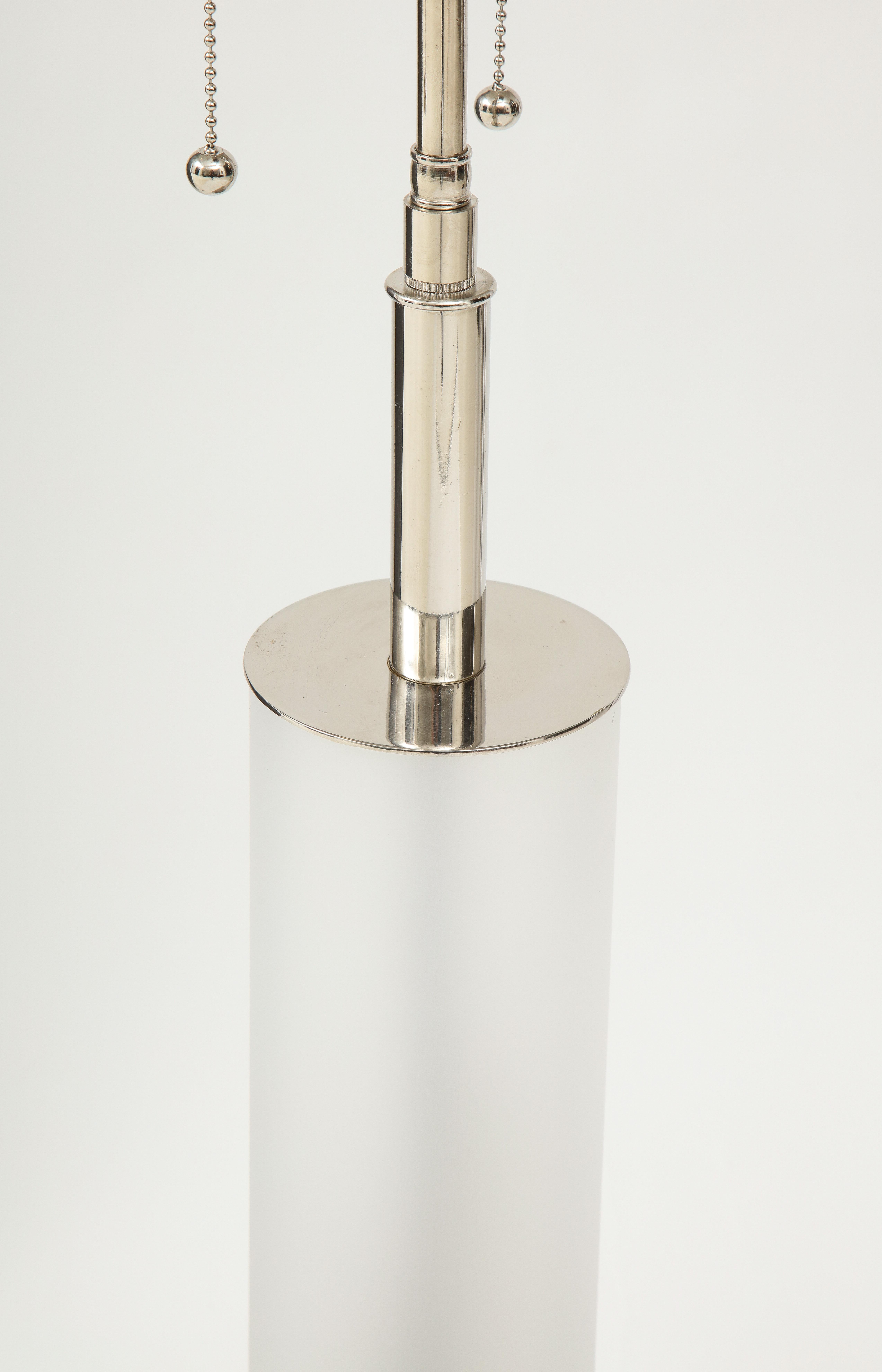 Lampen aus mattiertem Glas und Chrom von Laurel, Paar (Ende des 20. Jahrhunderts) im Angebot