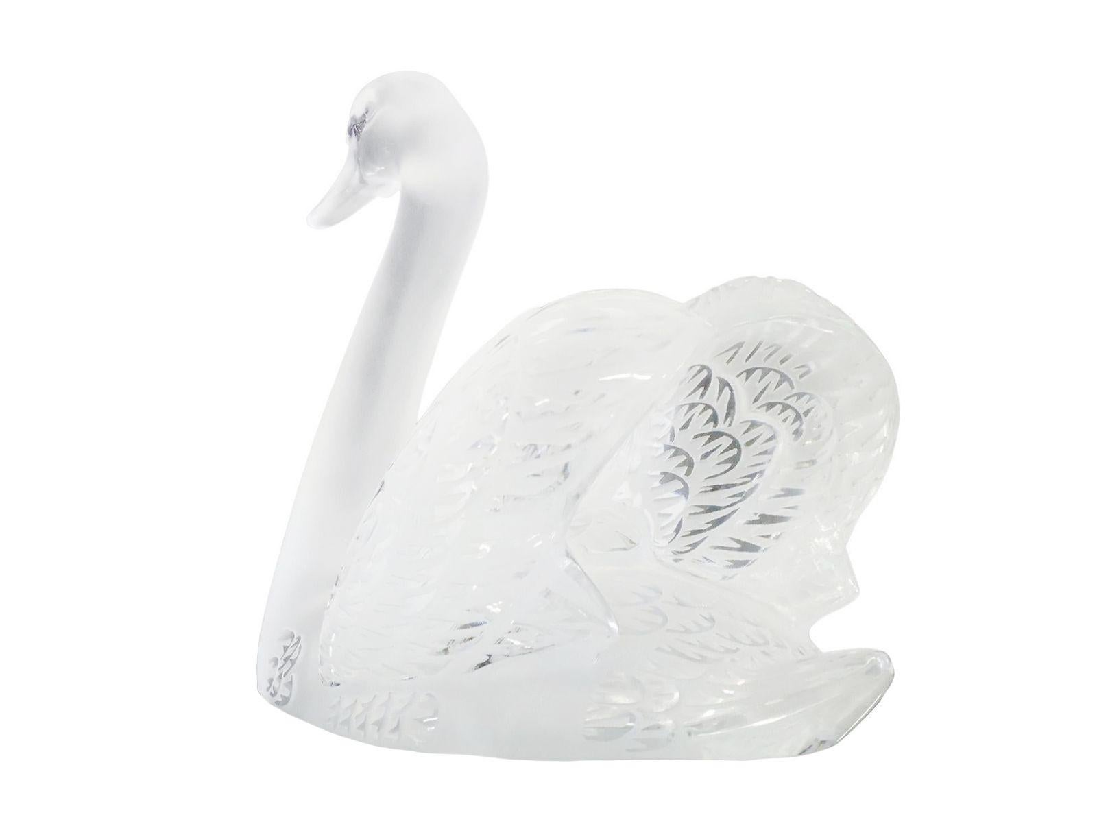 Paire de figurines de Swan en verre dépoli pour centre de table par Lalique en vente 1