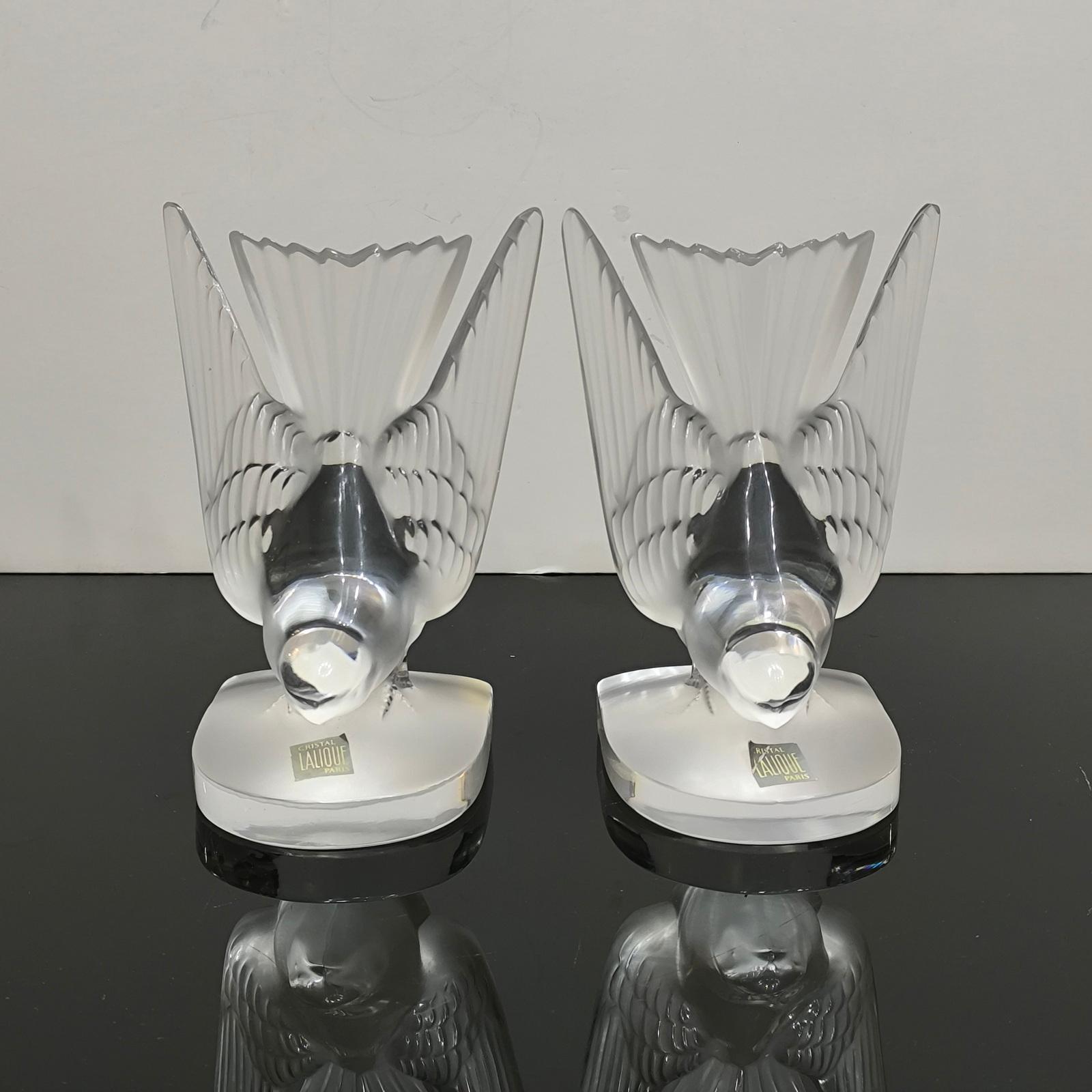 Pareja de Esculturas de Vidrio Esmerilado Pisapapeles 'Hirondelle' de Lalique en venta 5