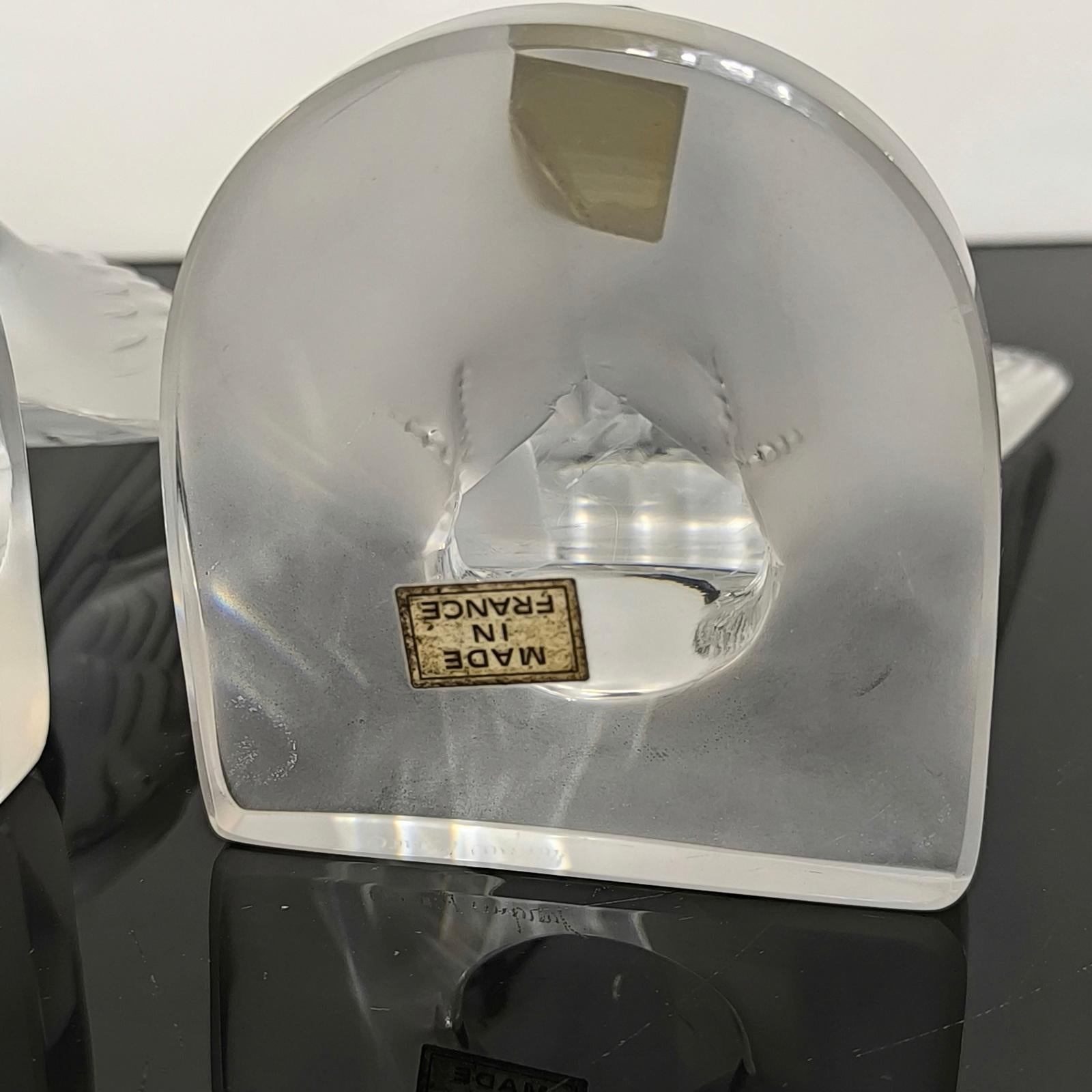 Pareja de Esculturas de Vidrio Esmerilado Pisapapeles 'Hirondelle' de Lalique en venta 9