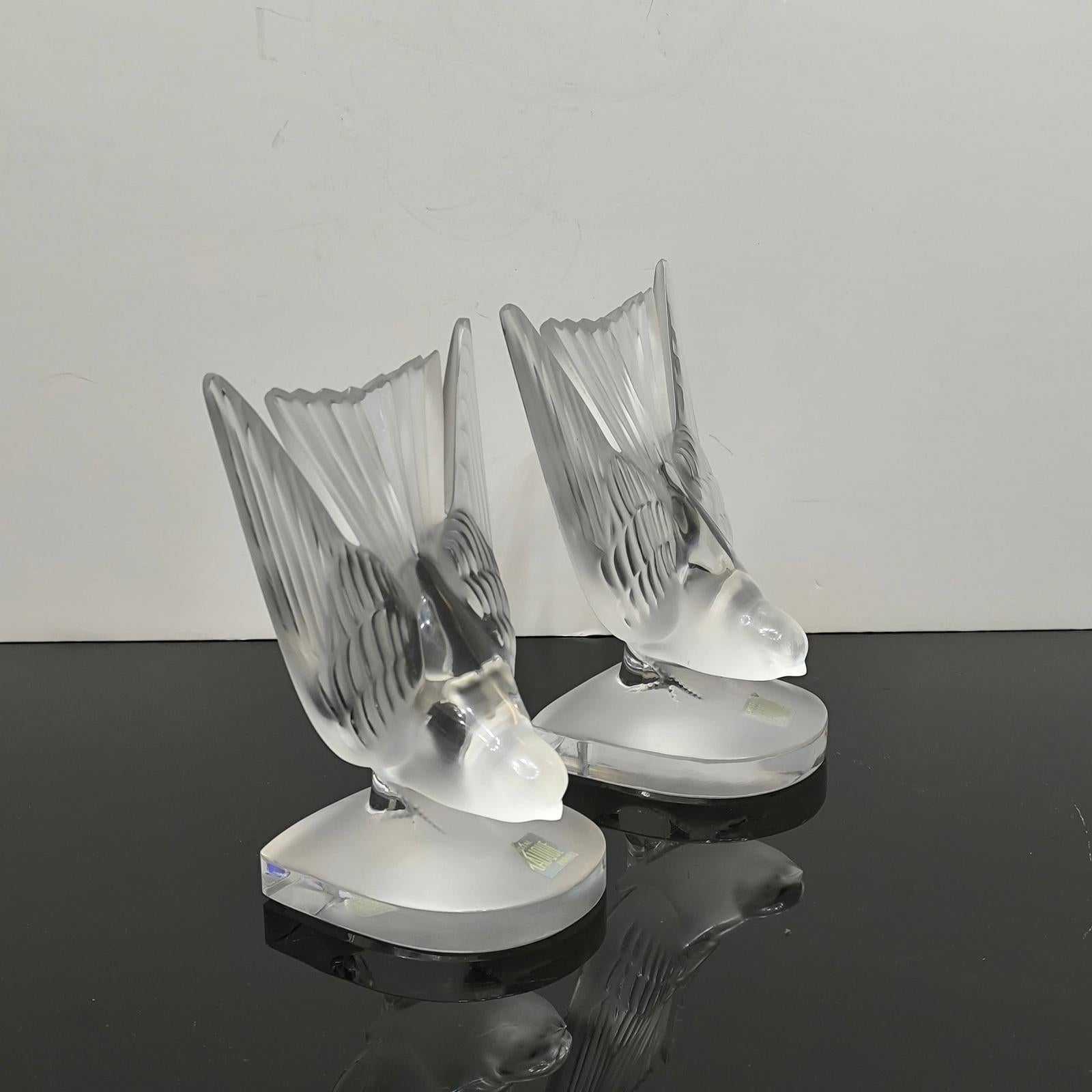 Pareja de Esculturas de Vidrio Esmerilado Pisapapeles 'Hirondelle' de Lalique en venta 3