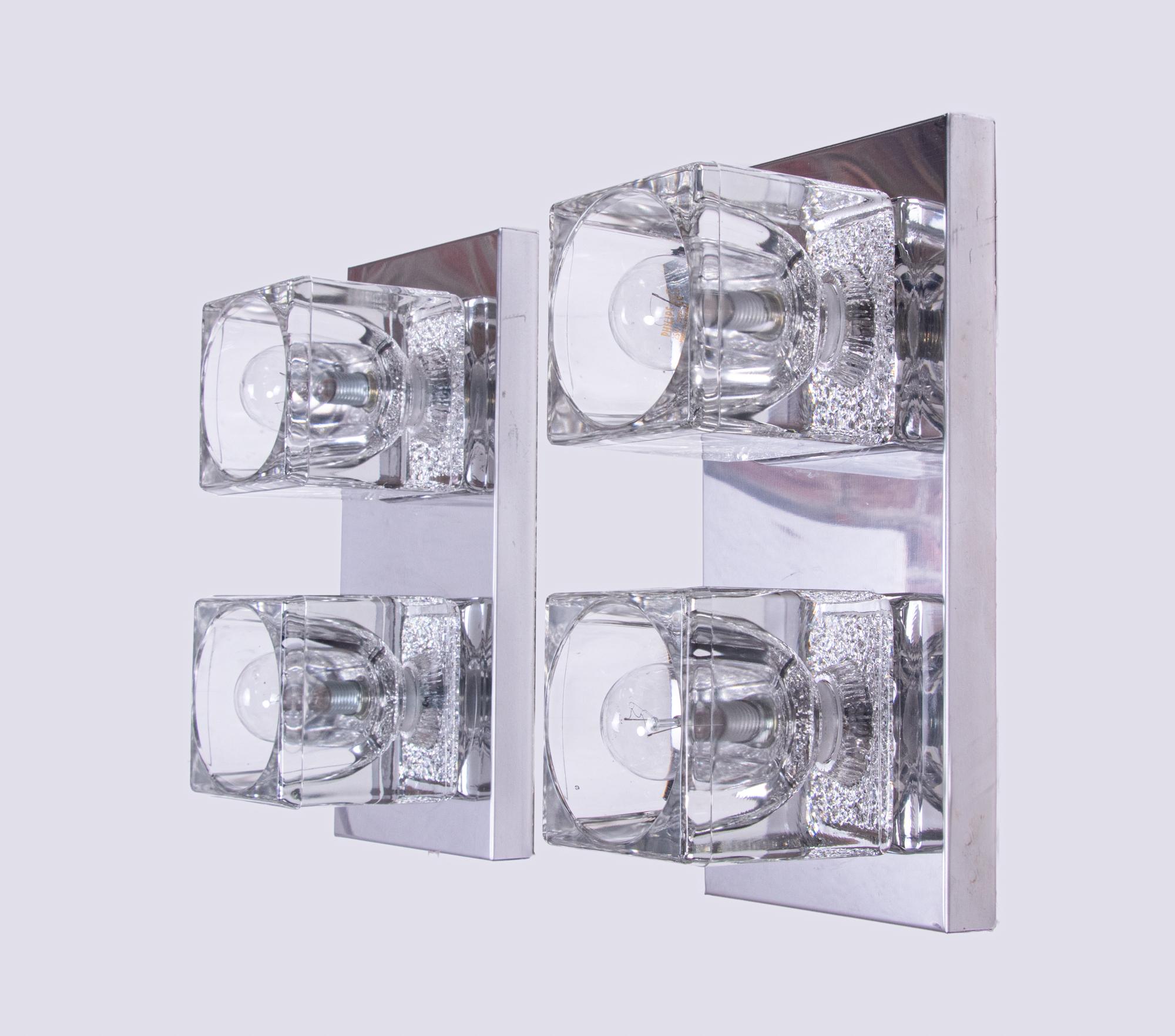 Tedesco Coppia di luci da parete e da soffitto a cubetti di ghiaccio smerigliati in vetro di Peill & Putzler 1970 in vendita