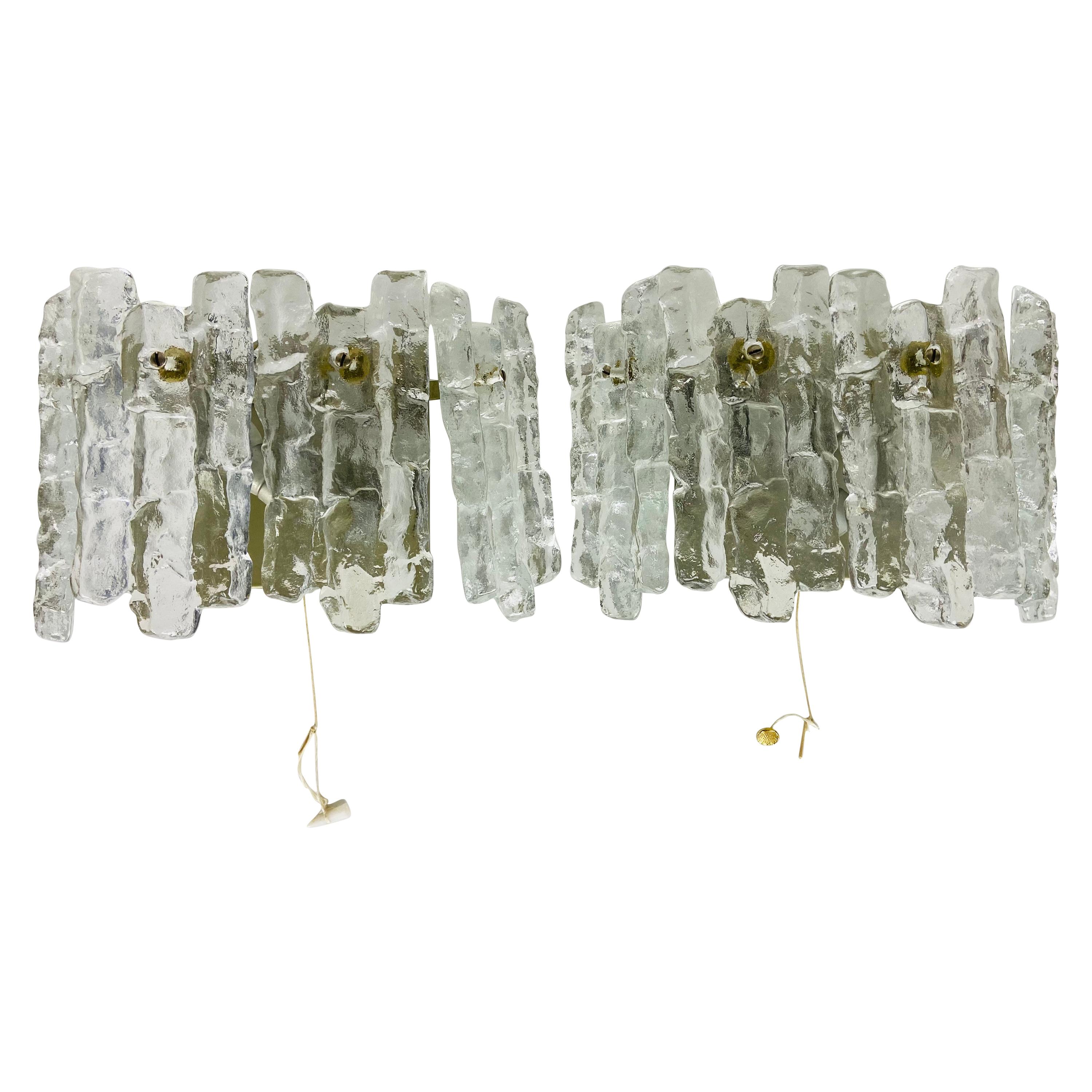 Paar Wandleuchten aus mattiertem Eisglas von Kalmar, Österreich, 1960er Jahre im Angebot