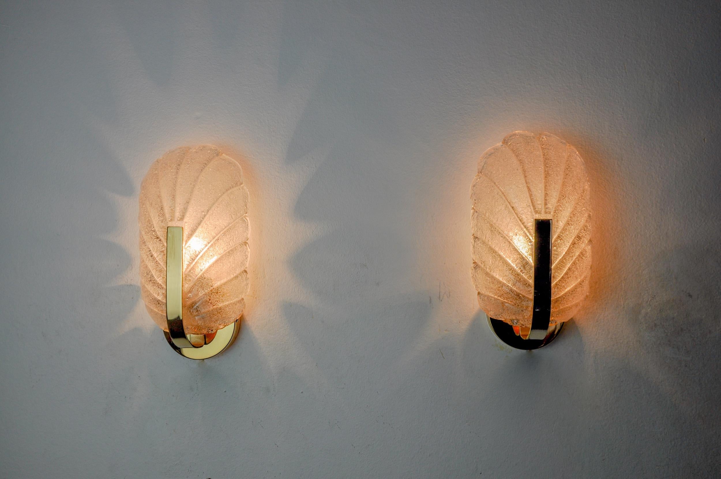 Very beautiful pair of leaf sconces designated and produced in italy in the 70s. Murano glass crystals frosted effect in the shape of leaves and gilded metal structure. Unique object that will illuminate wonderfully and bring a real design touch to