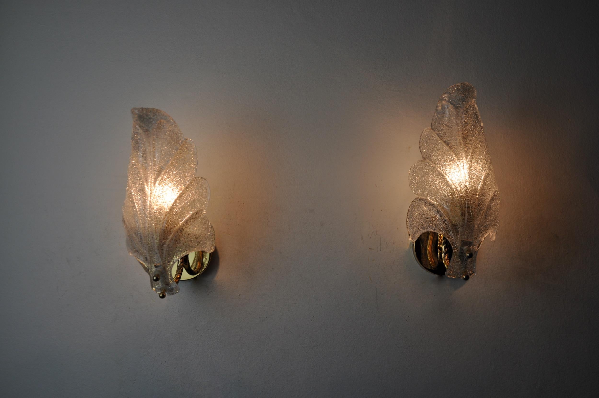 Italian Pair of frosted leaf sconces, Murano glass, Italy, 1970 For Sale
