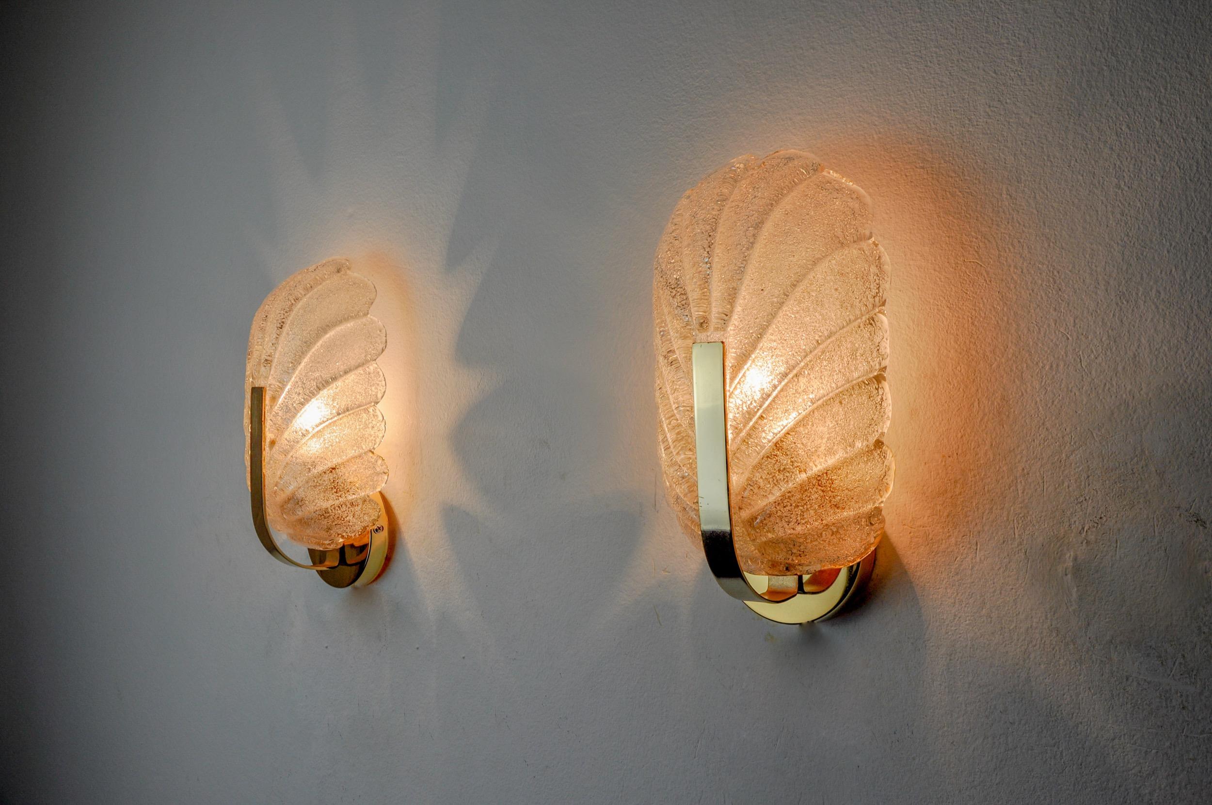 Pair of frosted leaf sconces, murano glass, italy, 1970 In Good Condition For Sale In BARCELONA, ES