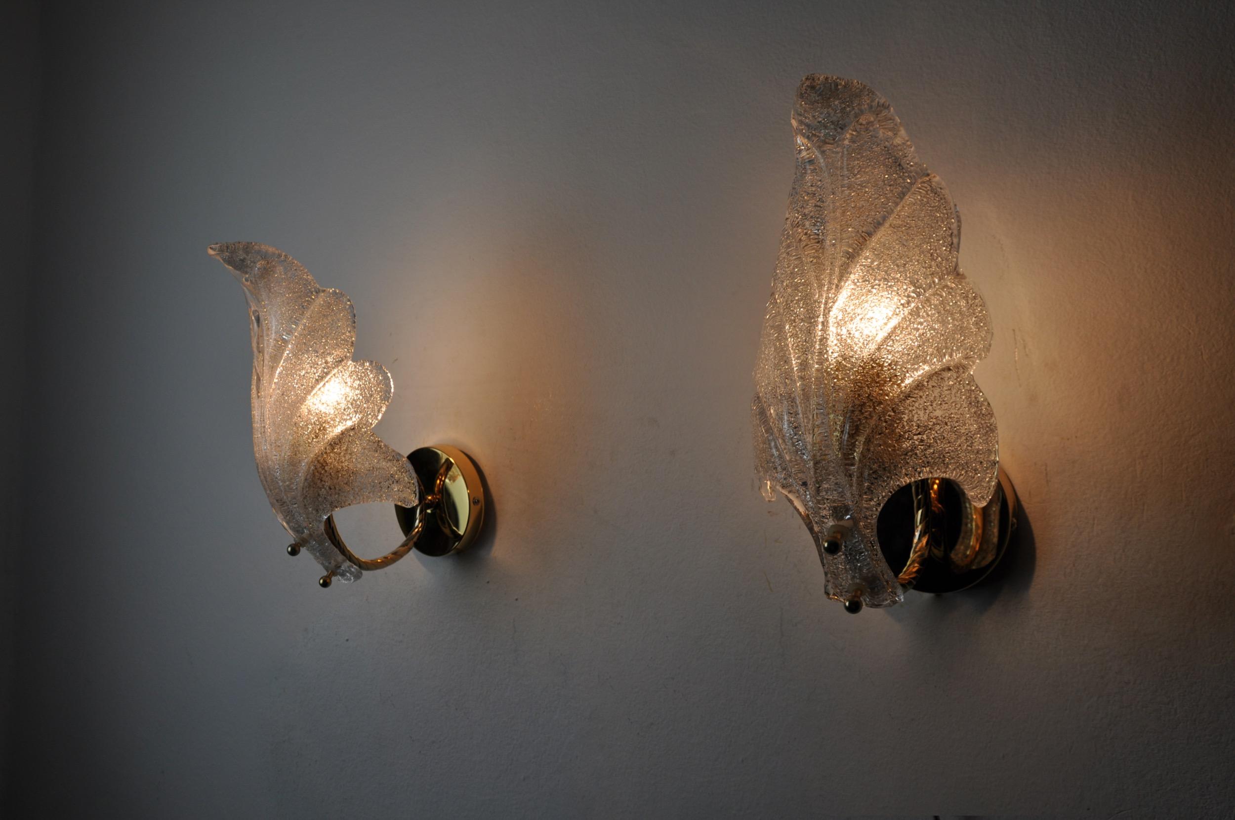 Pair of frosted leaf sconces, Murano glass, Italy, 1970 In Good Condition For Sale In BARCELONA, ES