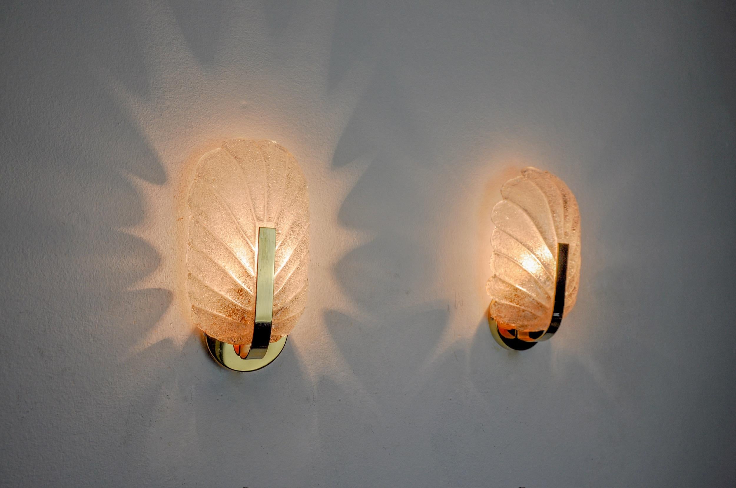 Late 20th Century Pair of frosted leaf sconces, murano glass, italy, 1970 For Sale