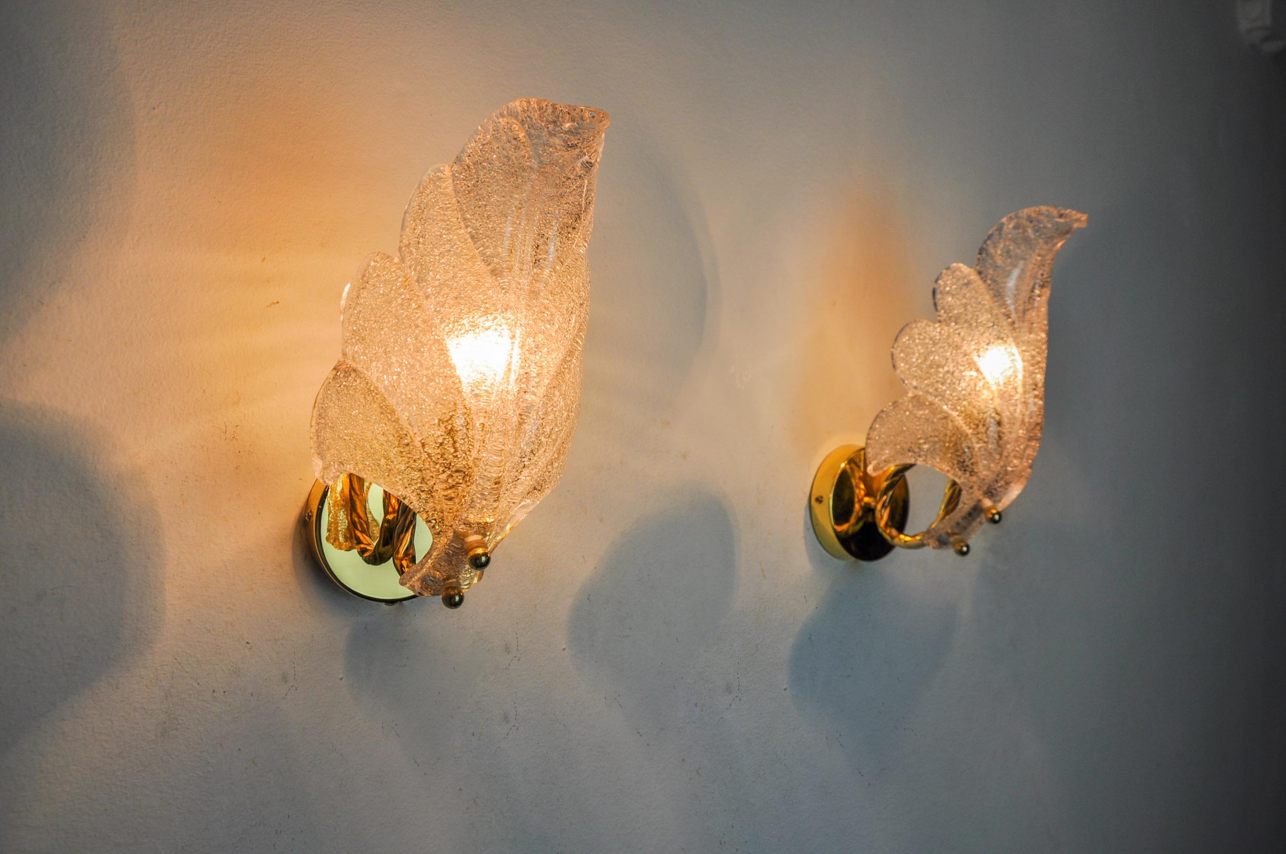 Late 20th Century Pair of frosted leaf wall lights, Murano glass, Italy, 1970 For Sale