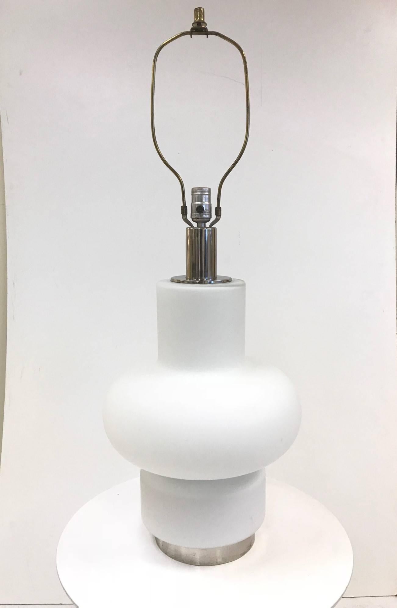 Mid-Century Modern Pair of Frosted Murano Glass Lamps For Sale