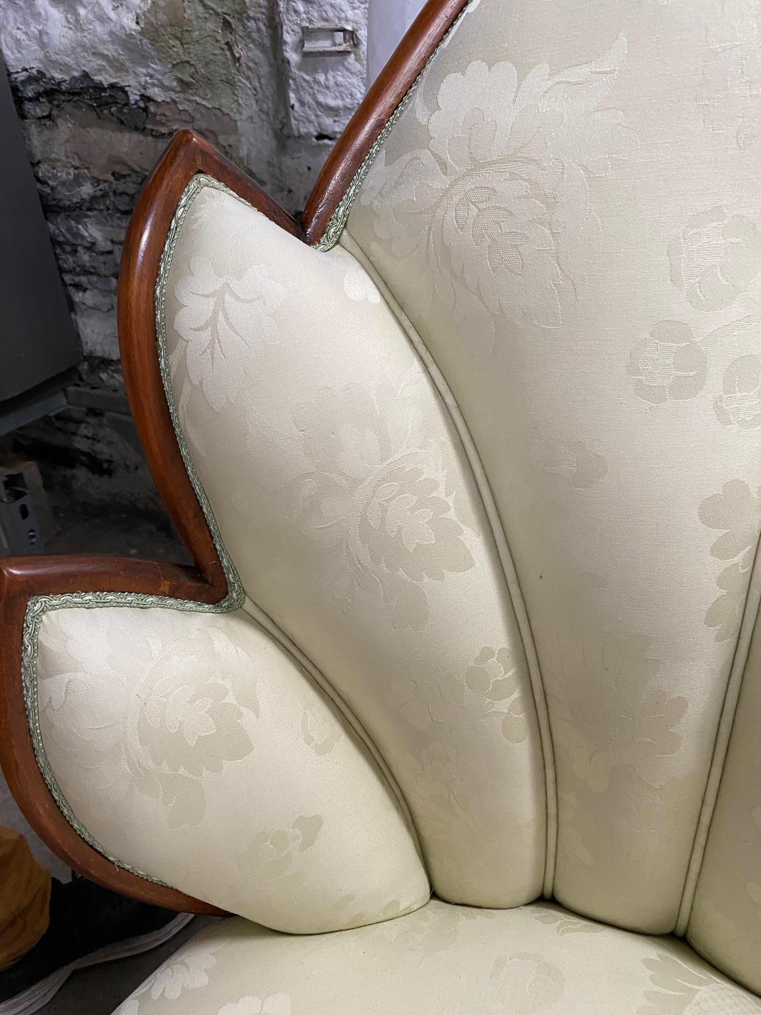 Par de  Sillas auxiliares escultóricas de madera de frutal con forma de hoja Hollywood Regency en venta 6