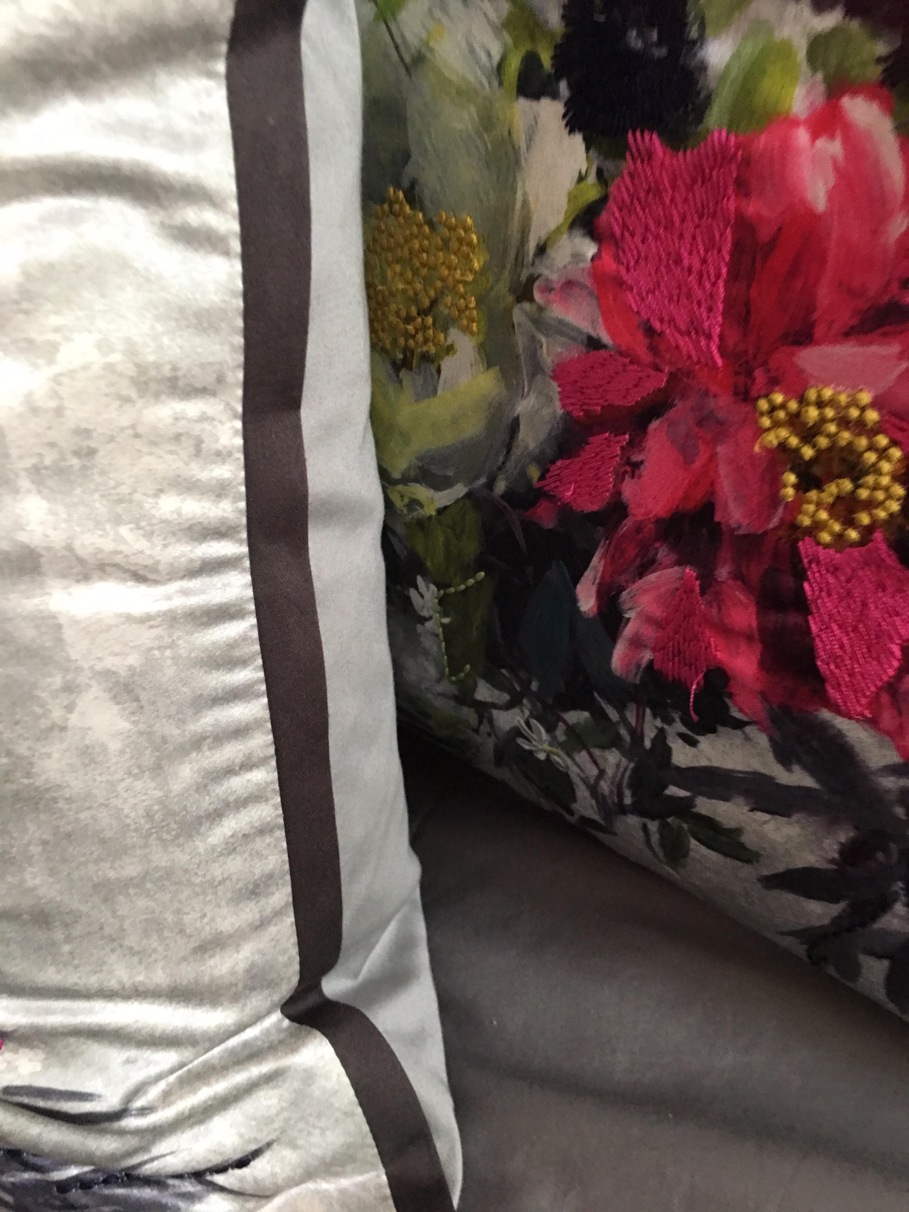 Pair of Fuchsia on Silver Embroidered Sateen Floral Throw Pillows In Excellent Condition In Palm Springs, CA