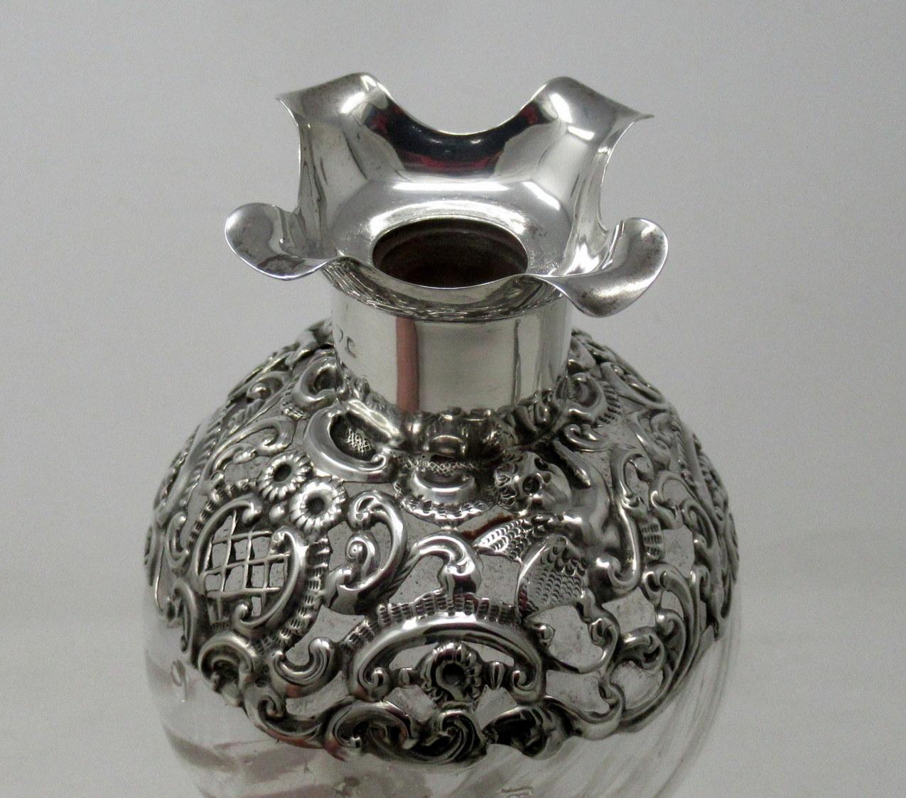 Pair of Full Lead Crystal Hallmark Sterling Silver Spirits Wine Decanters, 1899 In Good Condition In Dublin, Ireland
