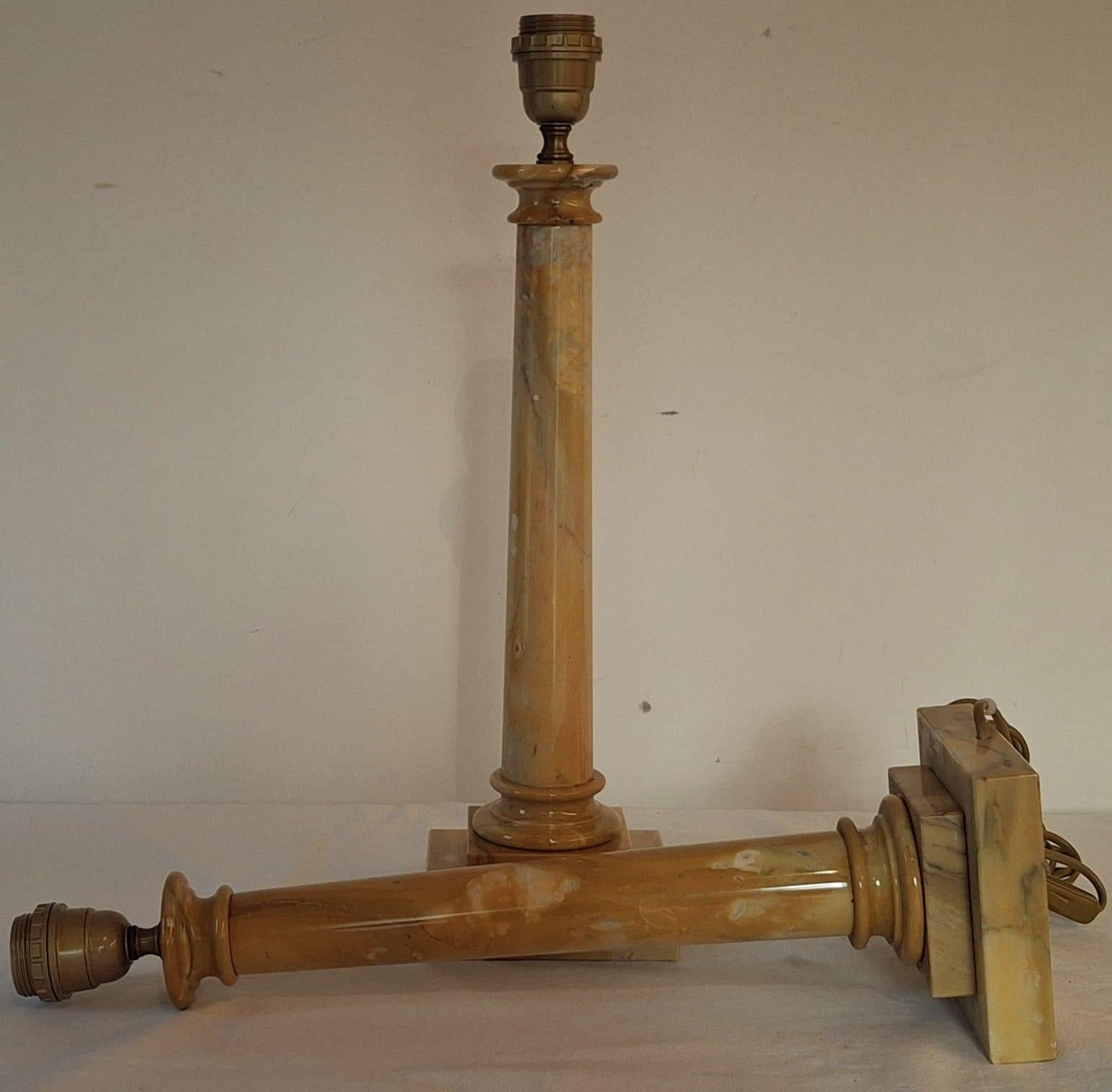 Pareja de columnas de luz de sobremesa de mármol,  Años 70 Italia en venta 3