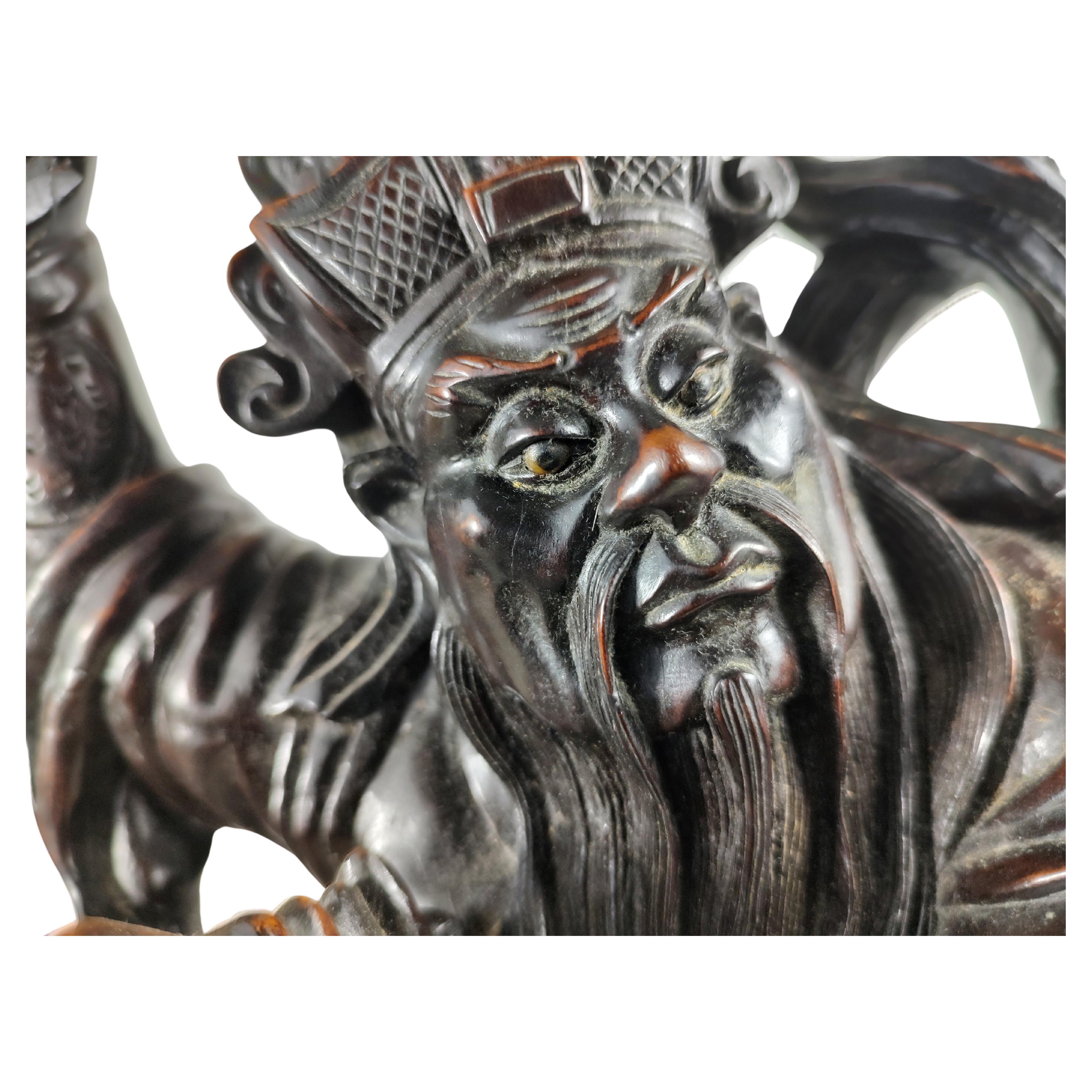Sculpté à la main Paire de lampes de table figuratives de divinités chinoises entièrement et hautement sculptées en vente