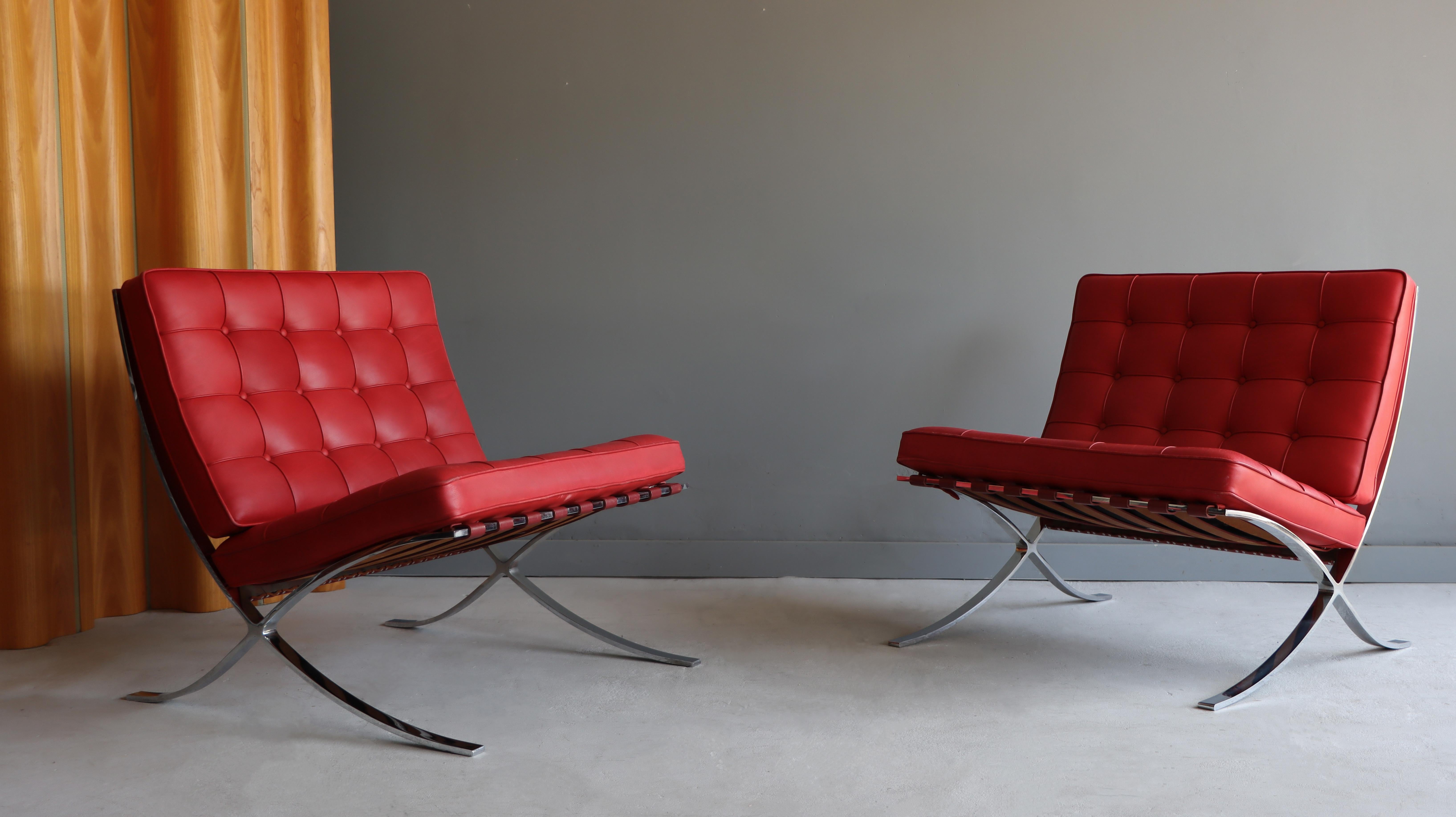 Mid-Century Modern Pair of Fully labeled Barcelona Chairs by L. Mies Van Der Rohe for Knoll