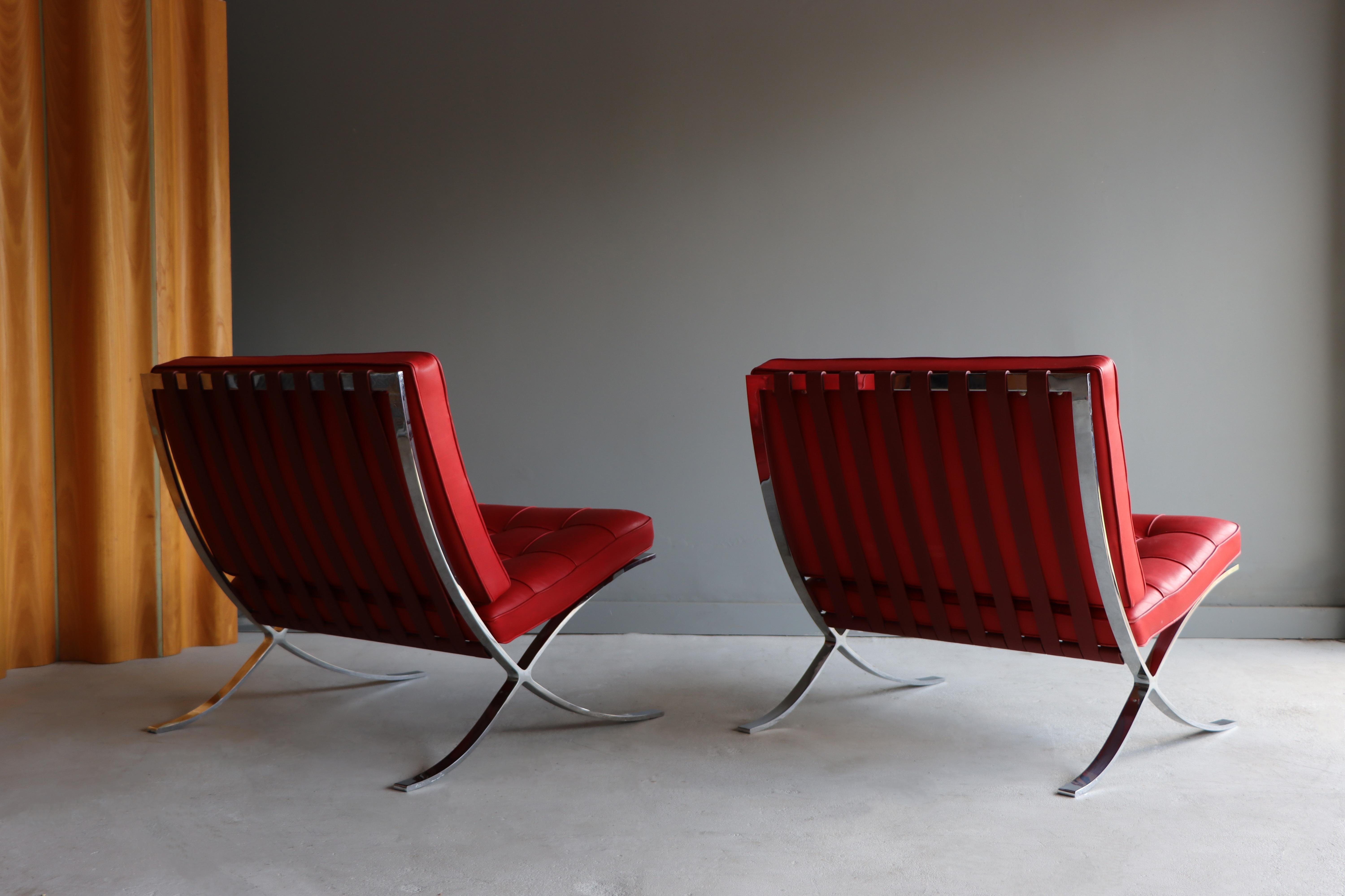 American Pair of Fully labeled Barcelona Chairs by L. Mies Van Der Rohe for Knoll