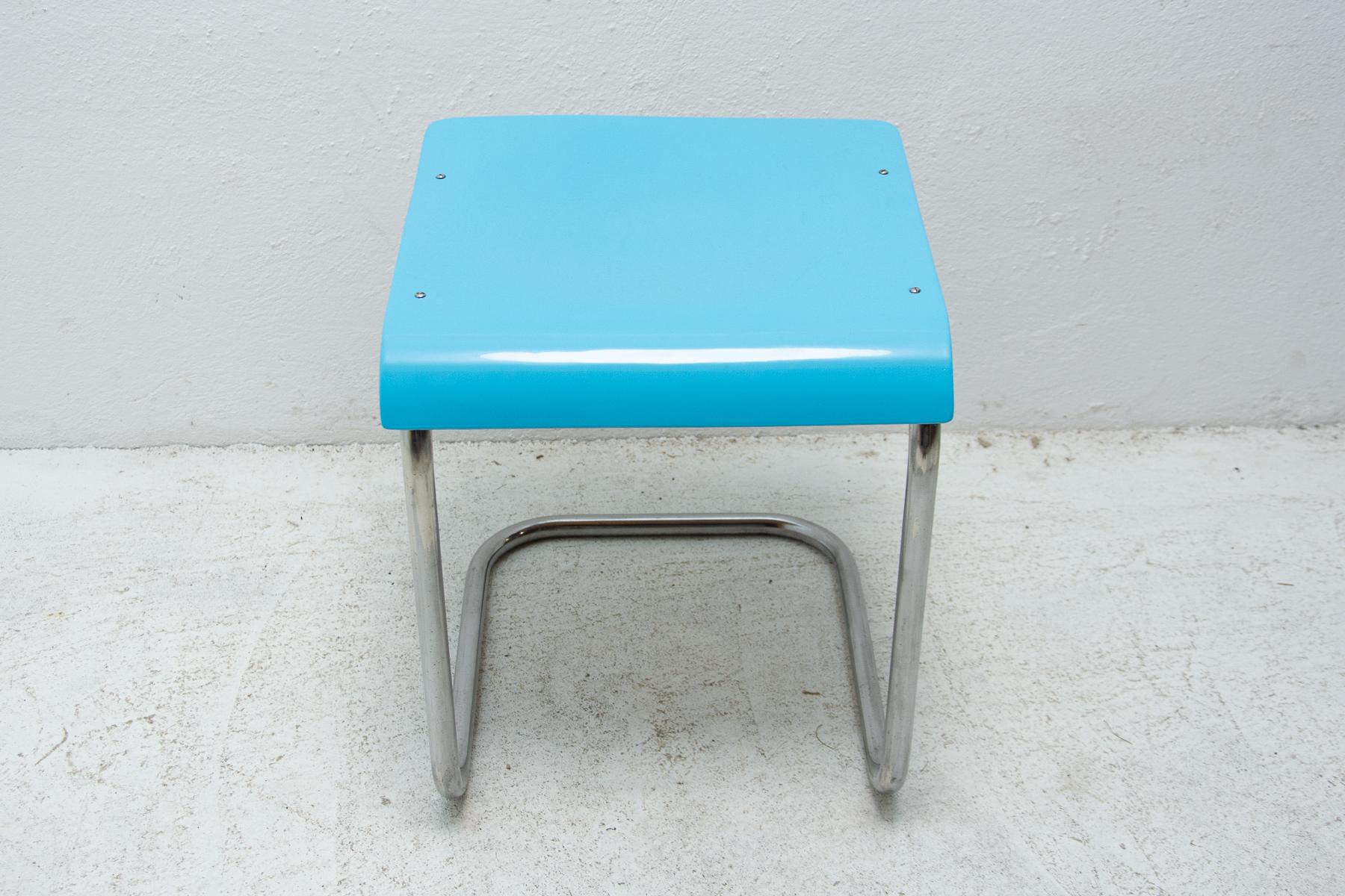 Pair of Fully Restored Cantilever Stools H-22 by Mart Stam for Slezák, 1930s 2