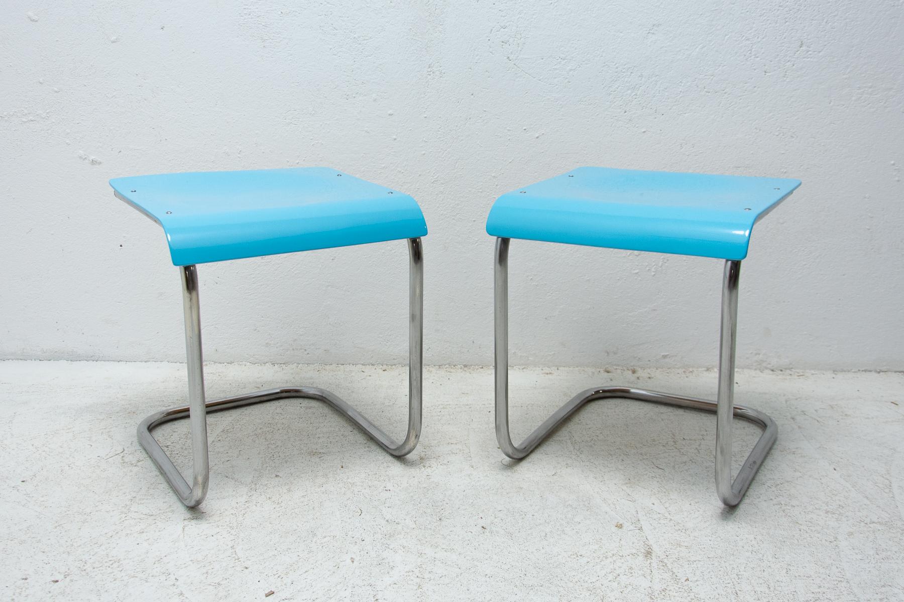 These cantilever stools catalogue number H-22 were designed by Mart Stam and were manufactured in the 1930s by Slezák company in the former Czechoslovakia.

Fully professionally renovated, the original wooden parts were cleaned and rubbed, high