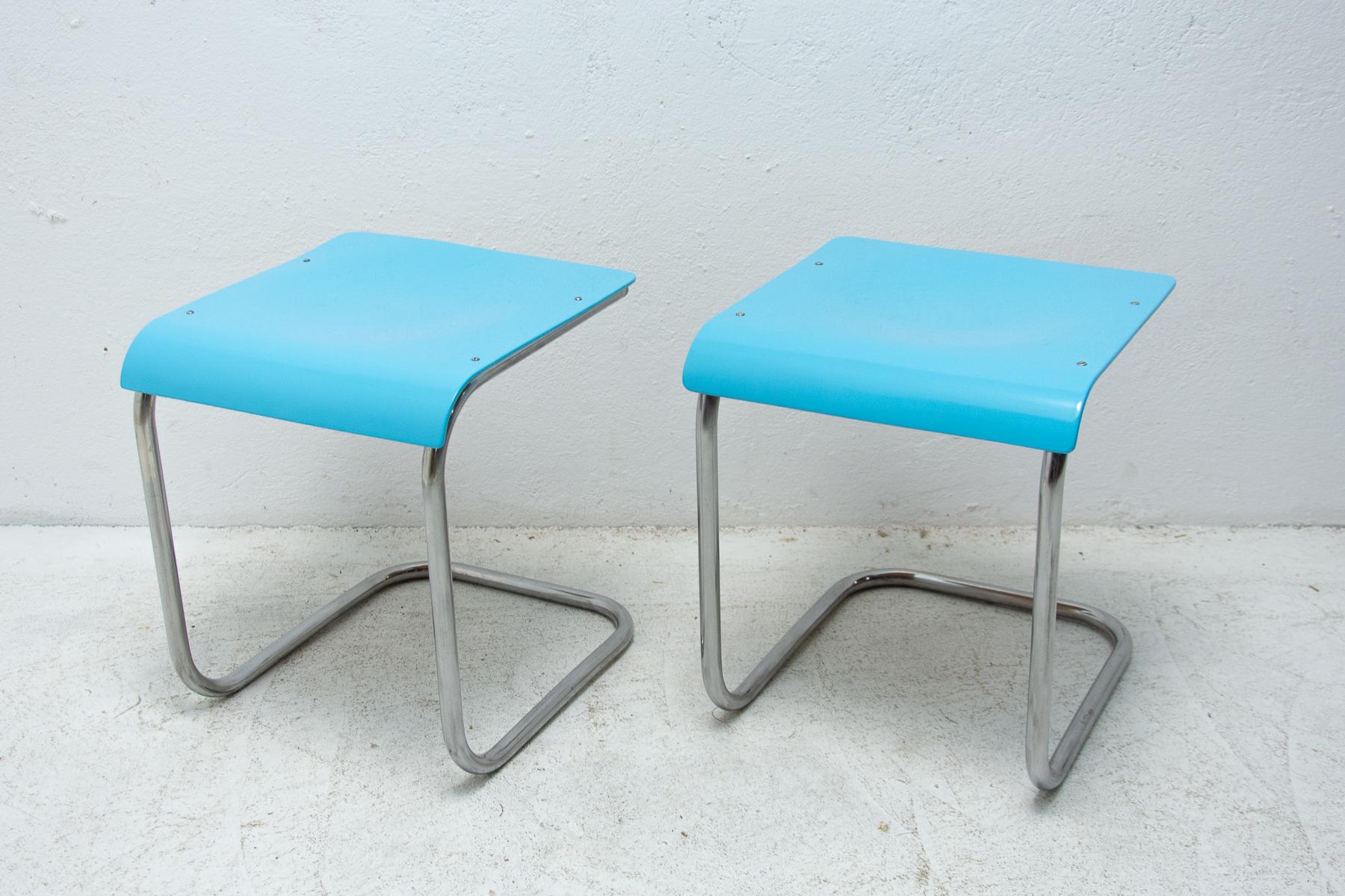 Pair of Fully Restored Cantilever Stools H-22 by Mart Stam for Slezák, 1930s In Excellent Condition In Prague 8, CZ