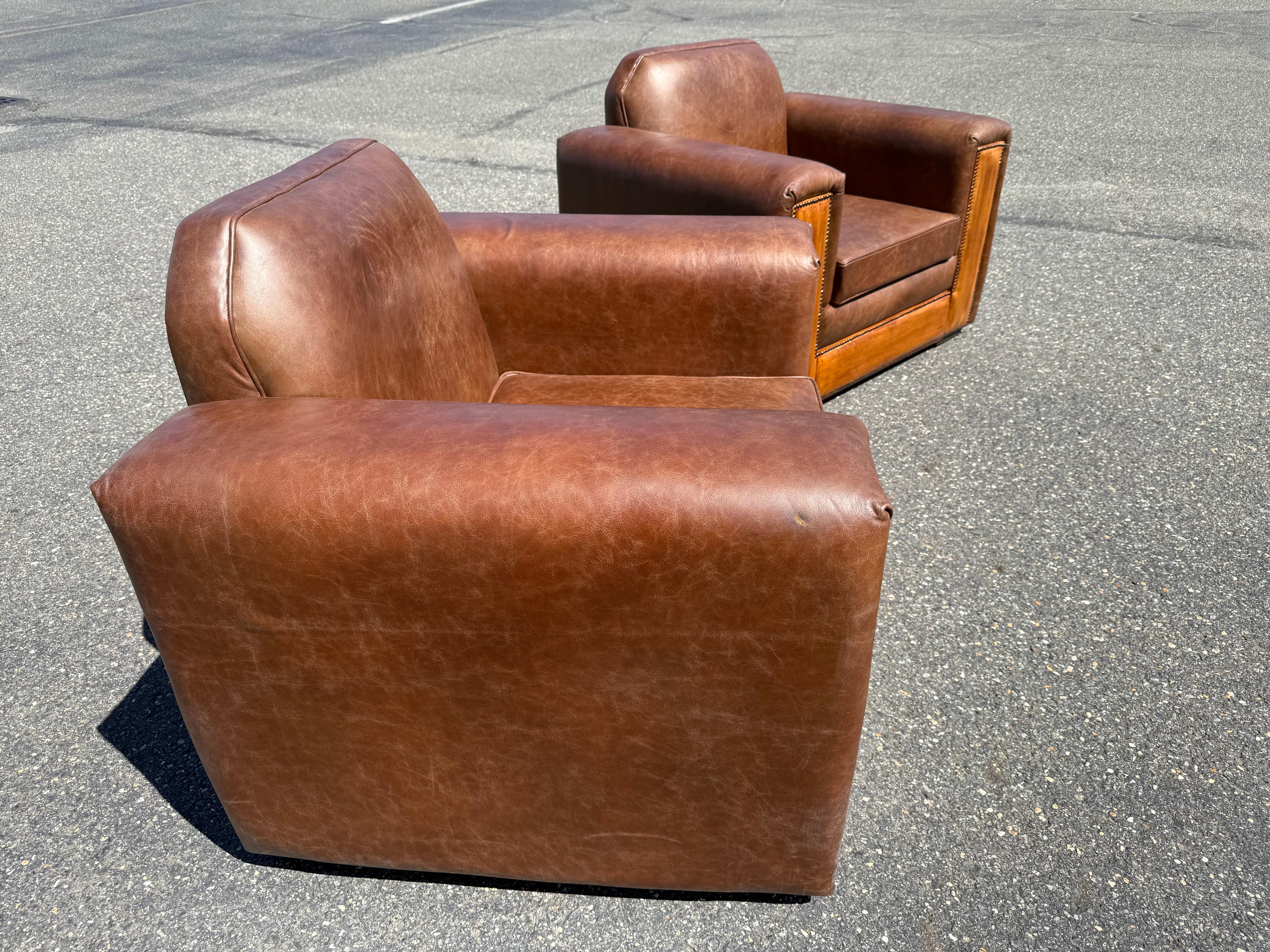 Pair of Fully Restored French Art Deco Two-Tone Leather Club Chairs For Sale 1