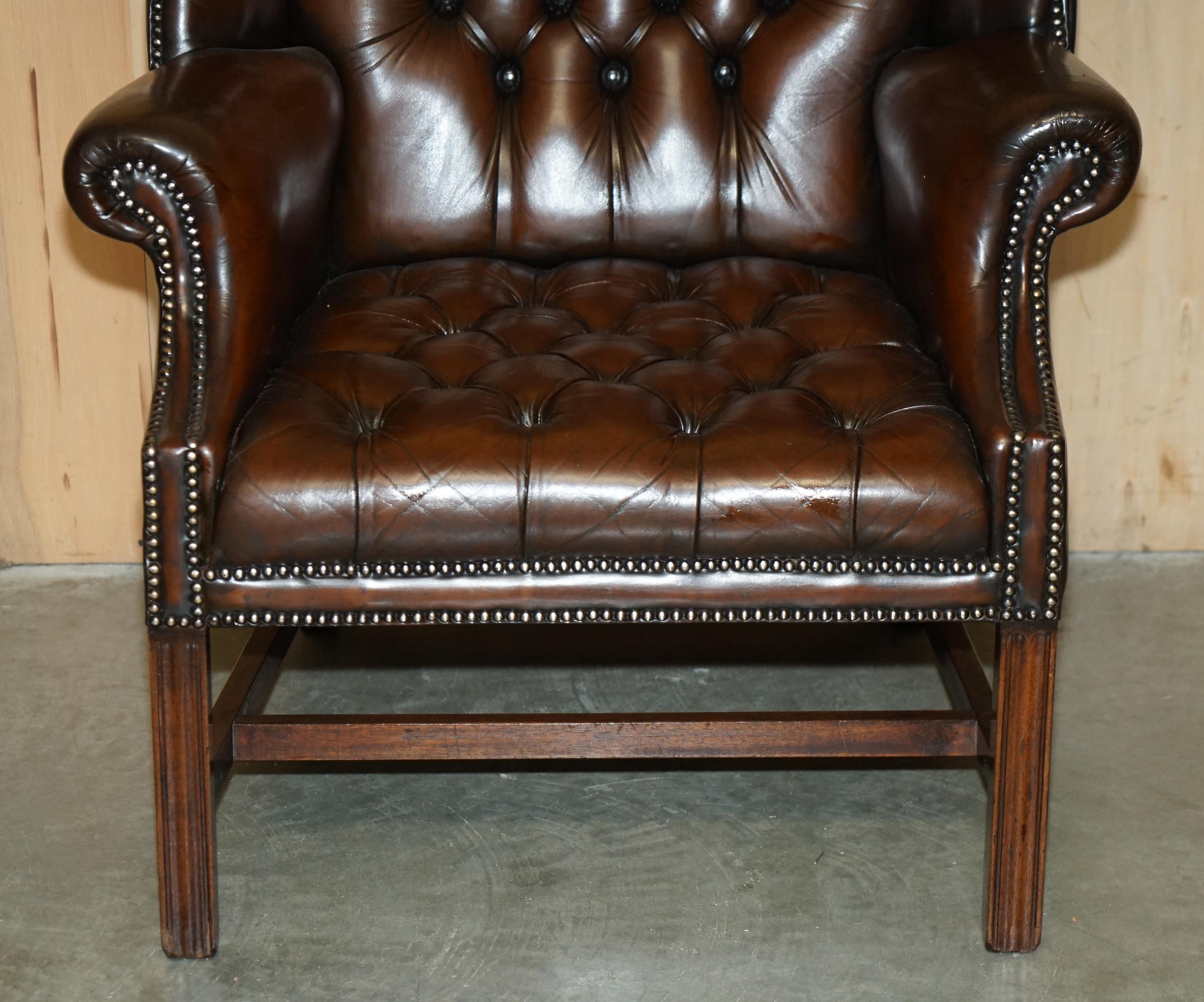 PAIR OF FULLY RESTORED GEORGIAN H FRAMED CHESTERFIELD TUFTED WINGBACK ARMCHAIRs For Sale 3