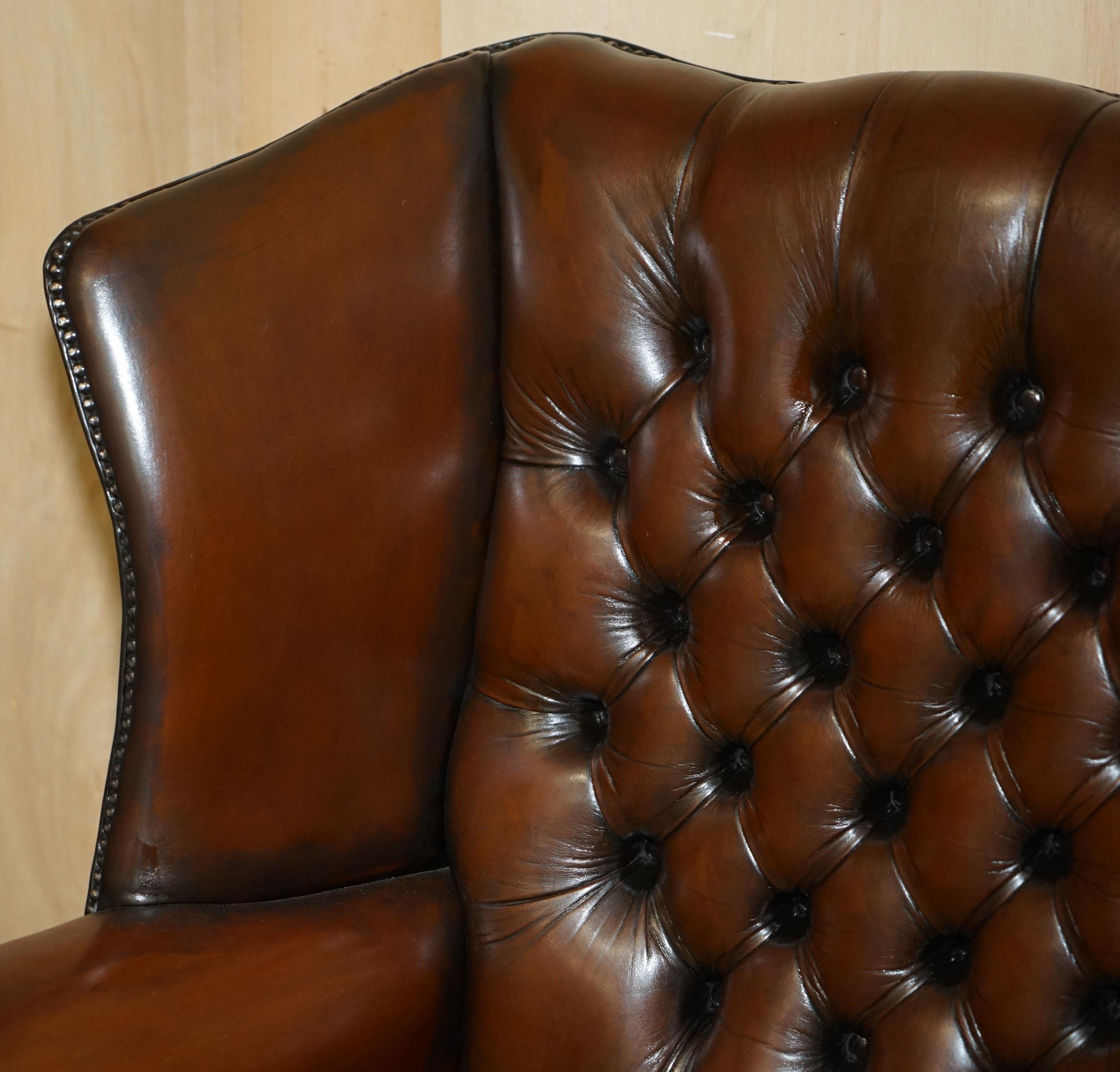 PAIR OF FULLY RESTORED GEORGIAN H FRAMED CHESTERFIELD TUFTED WINGBACK ARMCHAIRs In Good Condition For Sale In West Sussex, Pulborough