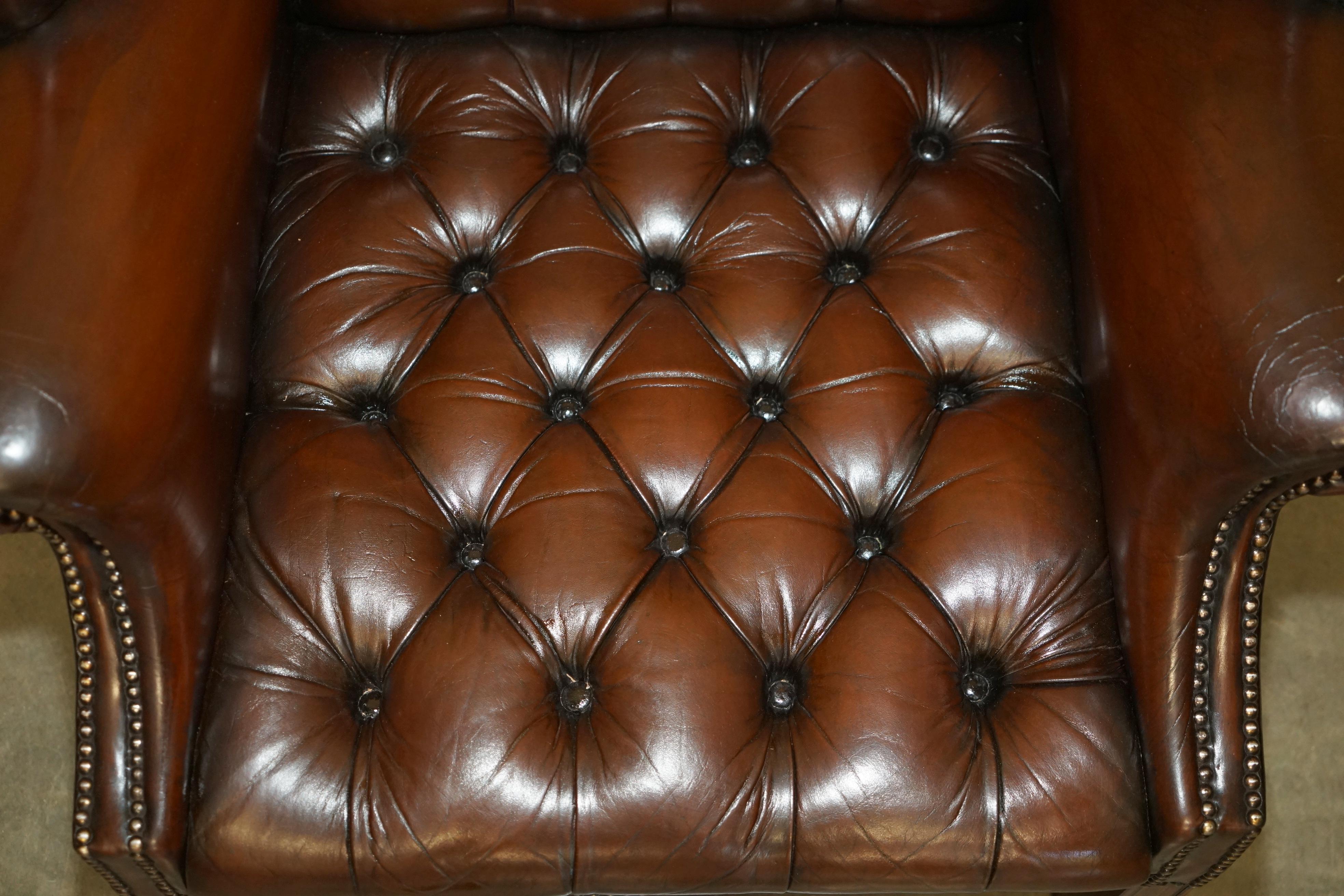 PAIR OF FULLY RESTORED GEORGIAN H FRAMED CHESTERFIELD TUFTED WINGBACK ARMCHAIRs For Sale 1