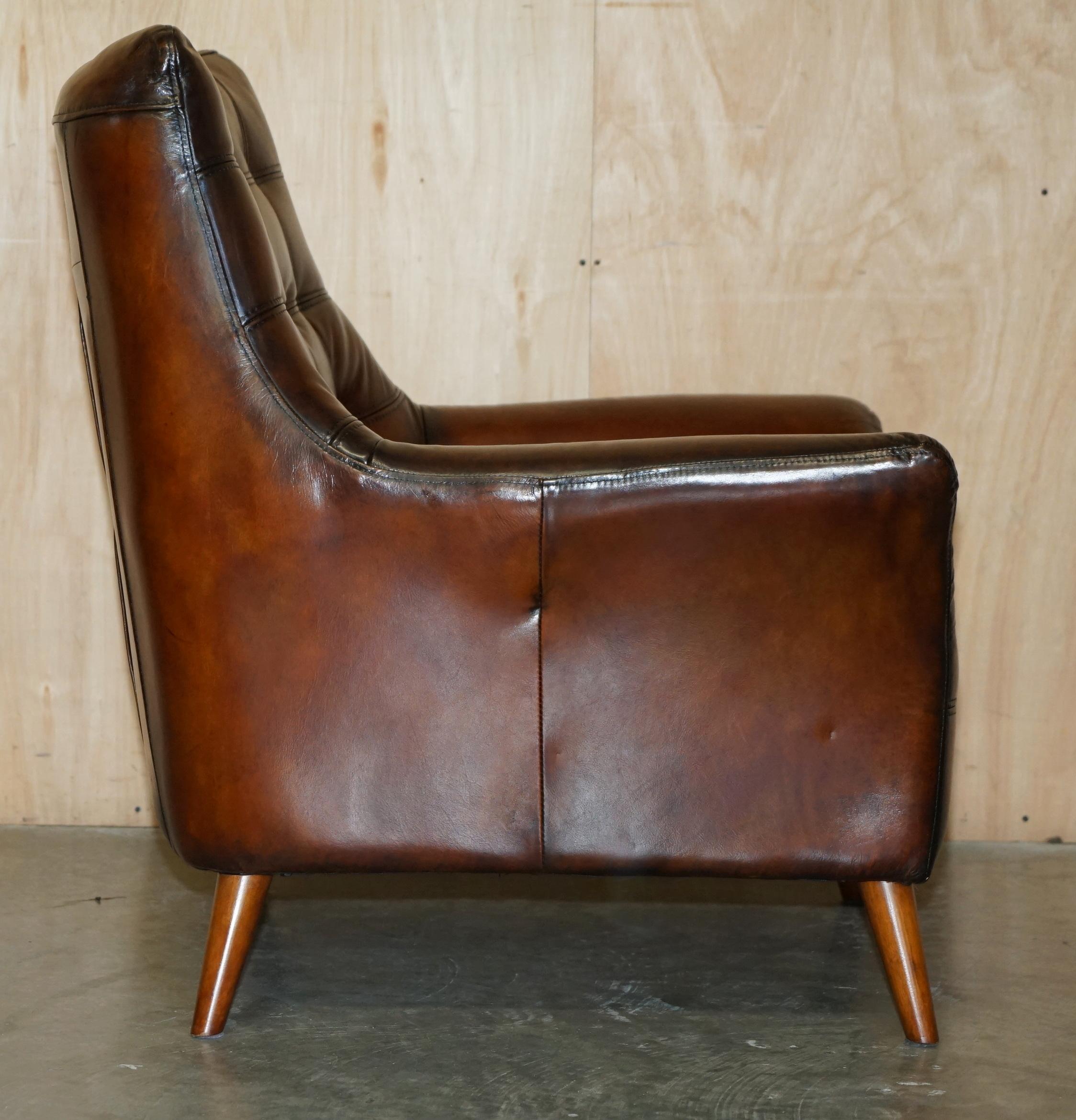 PAIR OF FULLY RESTORED HAND DYED CHESTERFiELD WHISKY BROWN LEATHER ARMCHAIRS For Sale 3