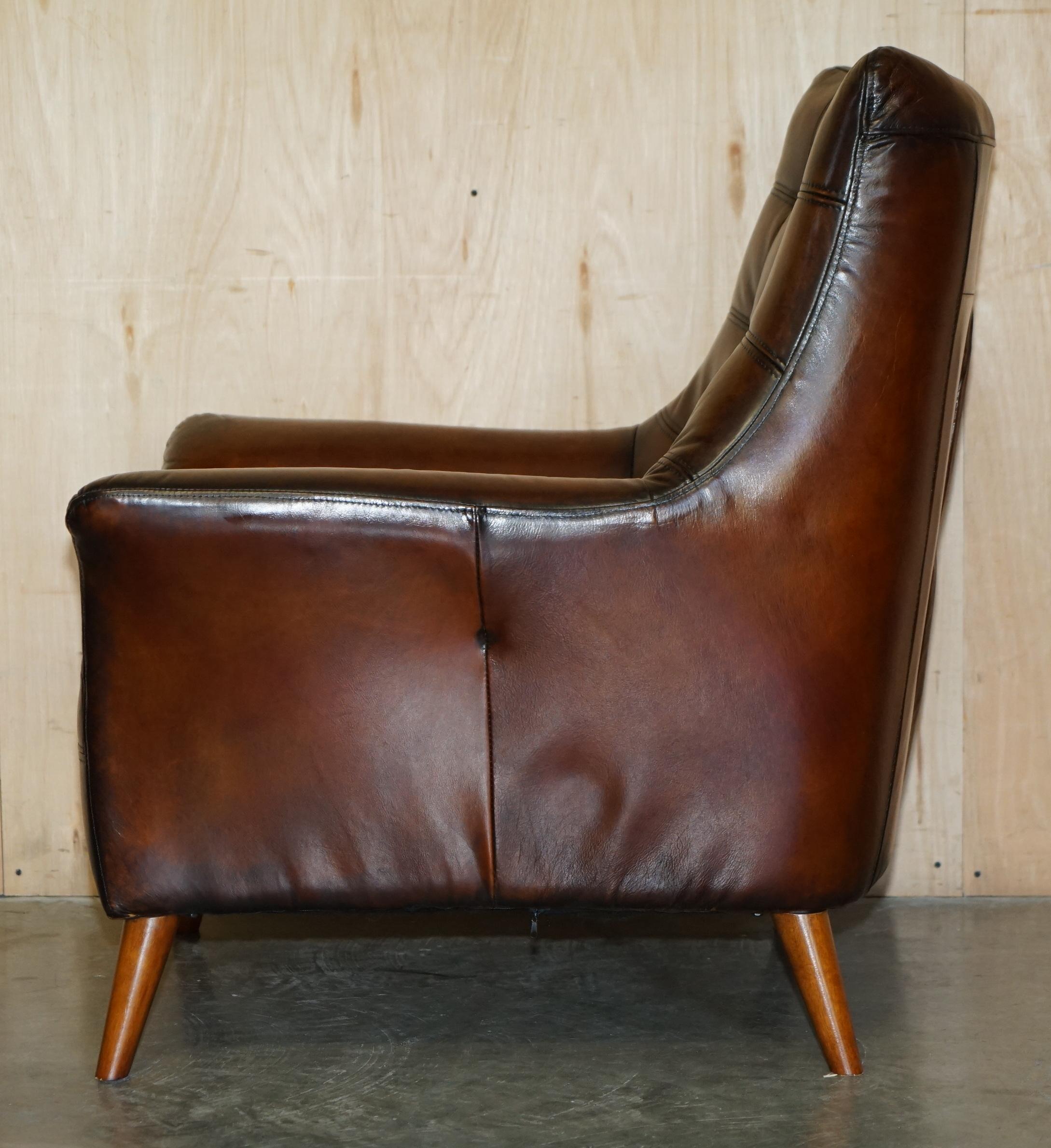 PAIR OF FULLY RESTORED HAND DYED CHESTERFiELD WHISKY BROWN LEATHER ARMCHAIRS For Sale 5
