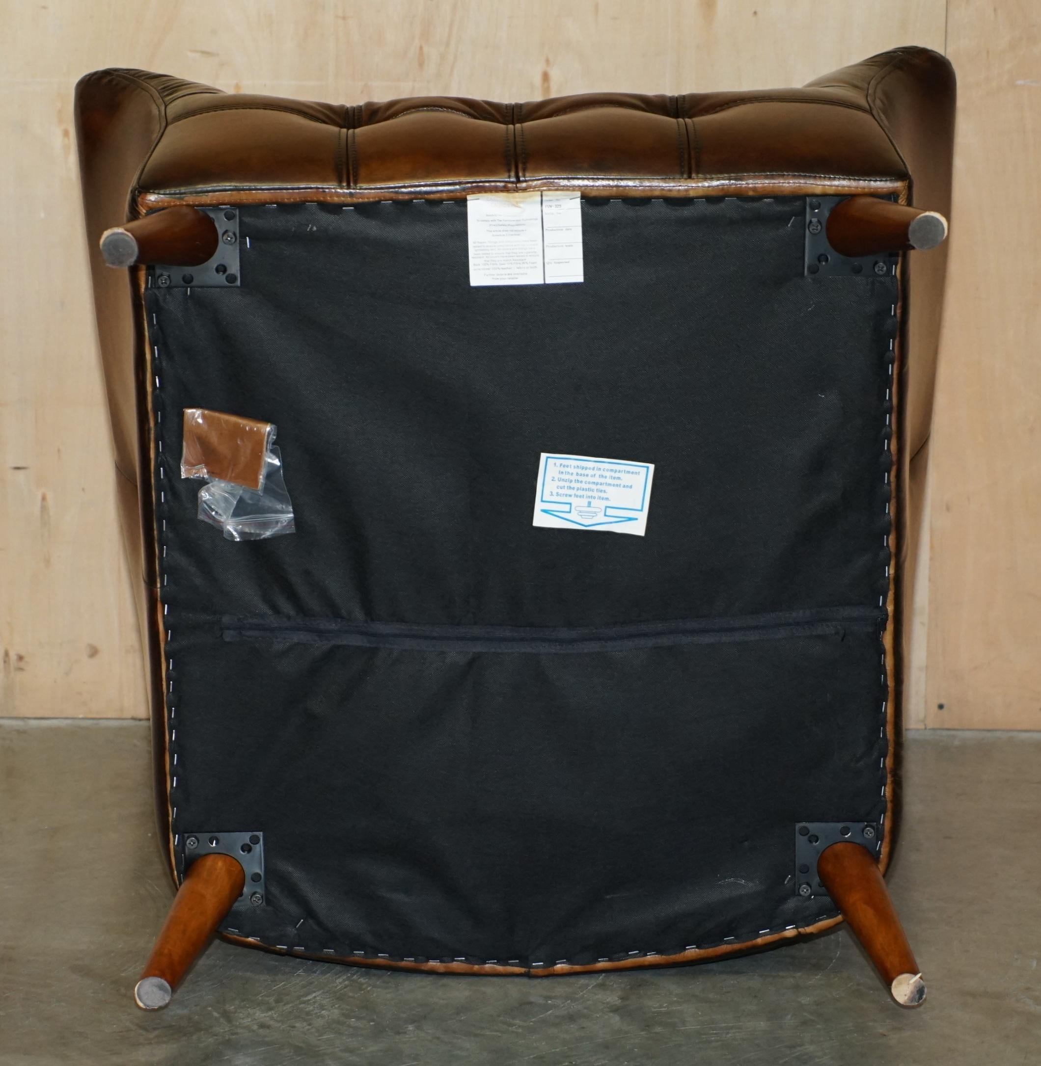 Paire de fauteuils en cuir Chesterfield WHISKY BROWN entièrement restaurés et teints à la main en vente 7