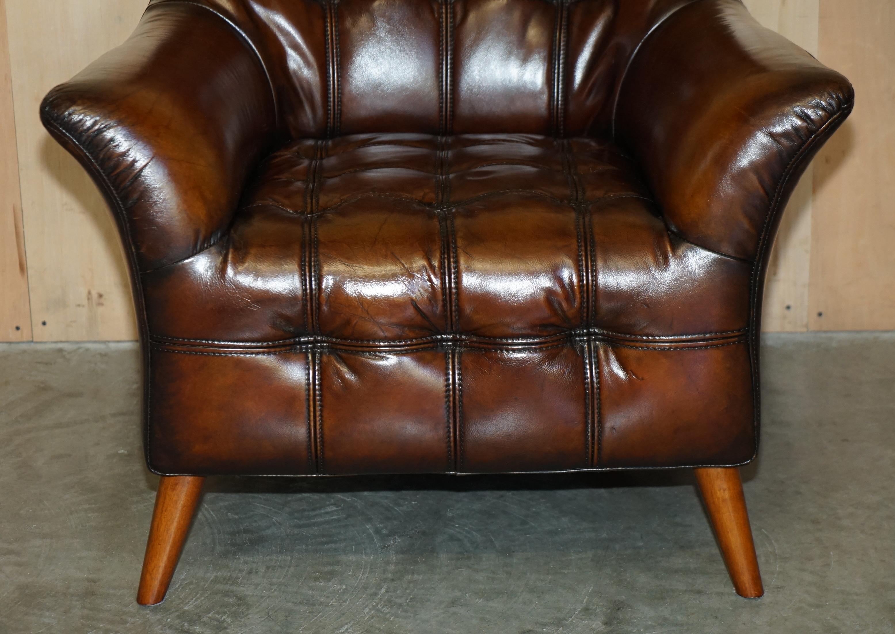PAIR OF FULLY RESTORED HAND DYED CHESTERFiELD WHISKY BROWN LEATHER ARMCHAIRS For Sale 9