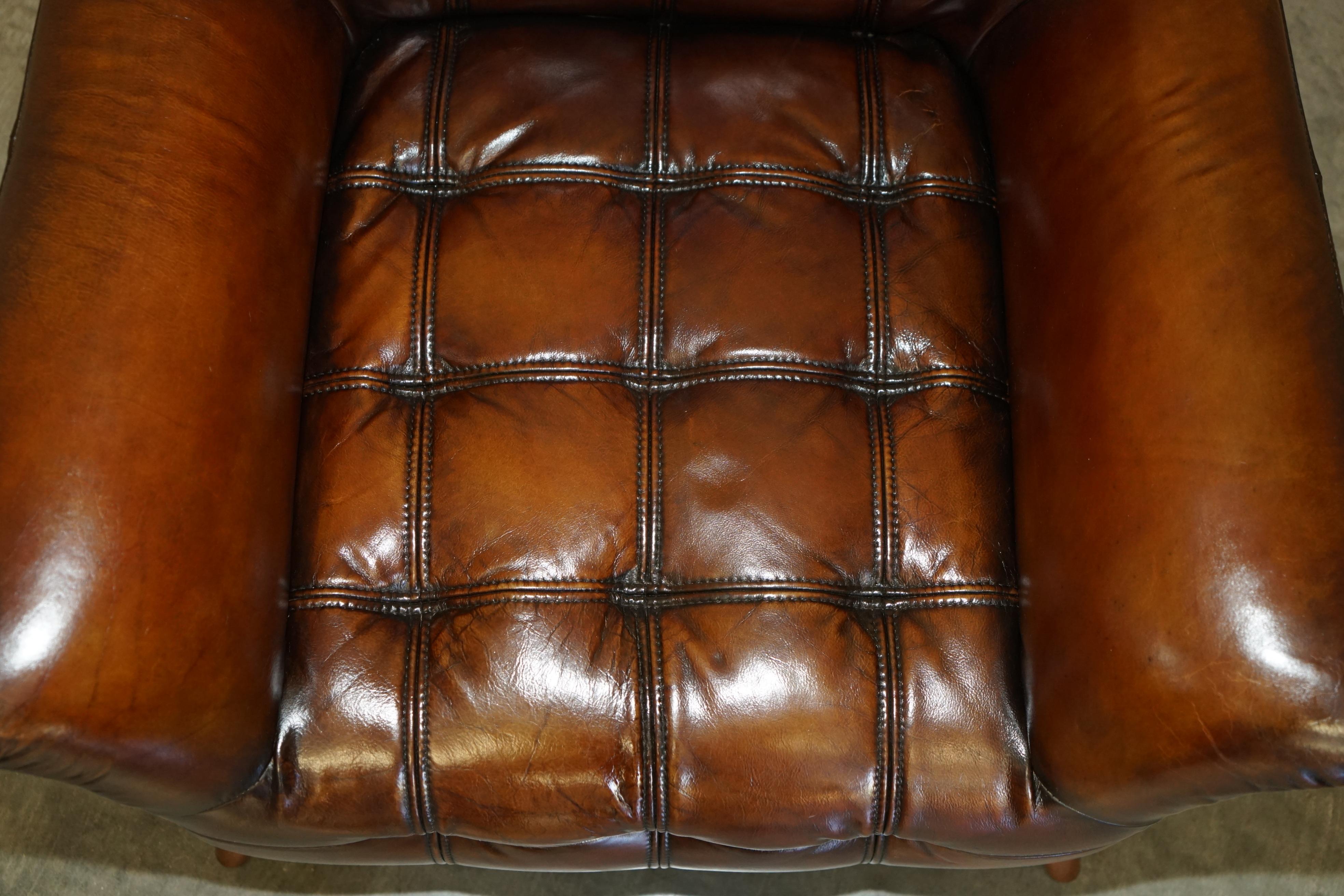 PAIR OF FULLY RESTORED HAND DYED CHESTERFiELD WHISKY BROWN LEATHER ARMCHAIRS For Sale 11