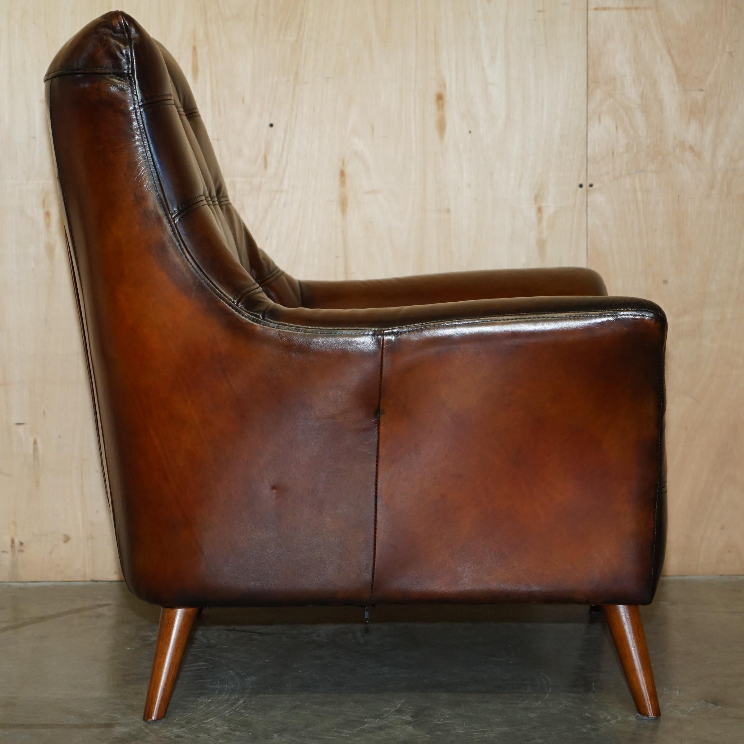 PAIR OF FULLY RESTORED HAND DYED CHESTERFiELD WHISKY BROWN LEATHER ARMCHAIRS For Sale 12