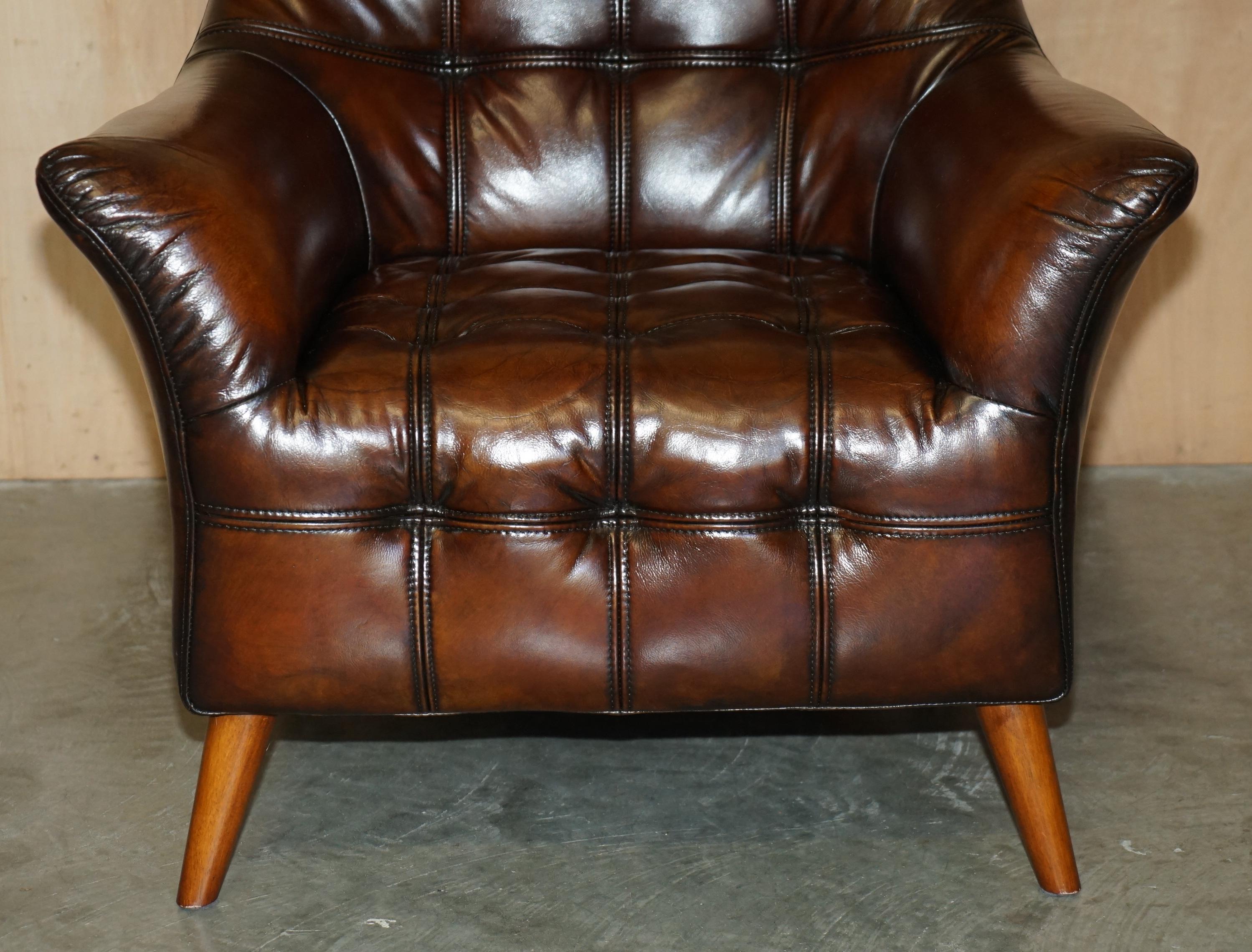 PAIR OF FULLY RESTORED HAND DYED CHESTERFiELD WHISKY BROWN LEATHER ARMCHAIRS For Sale 1