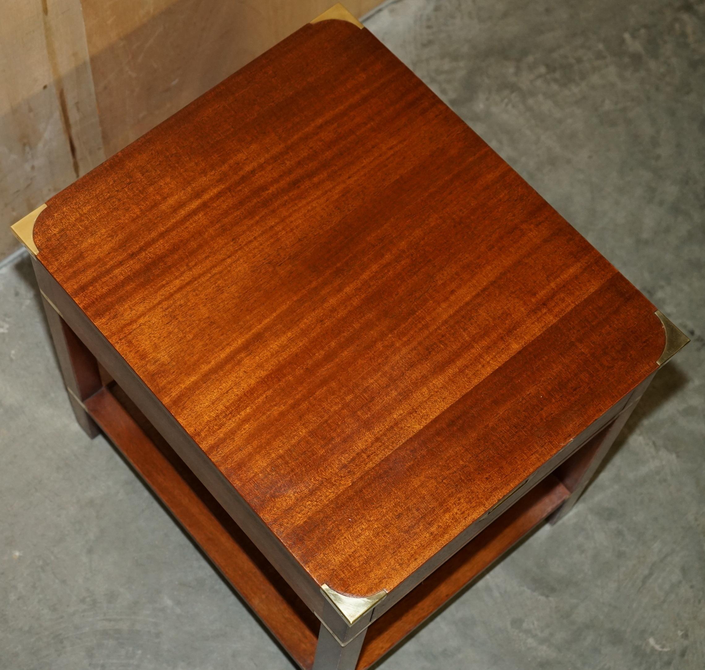 AIR OF FullY RESTORED HARRODS LONDON MiLITARY CAMPAIGN SINGLE DRAWER SIDE TABLE (Messing) im Angebot