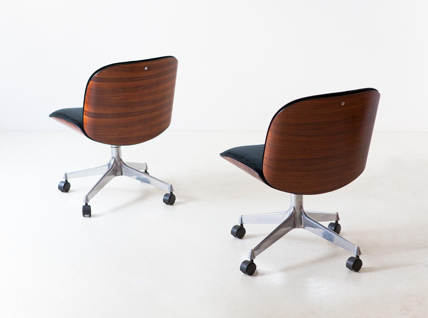 1950s Modernist swivel chairs designed by Ico Parisi and produced by M.I.M. (Mobili Italiani Moderni) Roma, Italy


Fully restored curved rosewood frame with a deep sanding of the original finishing, then a light hand of natural shellac. 
Metal