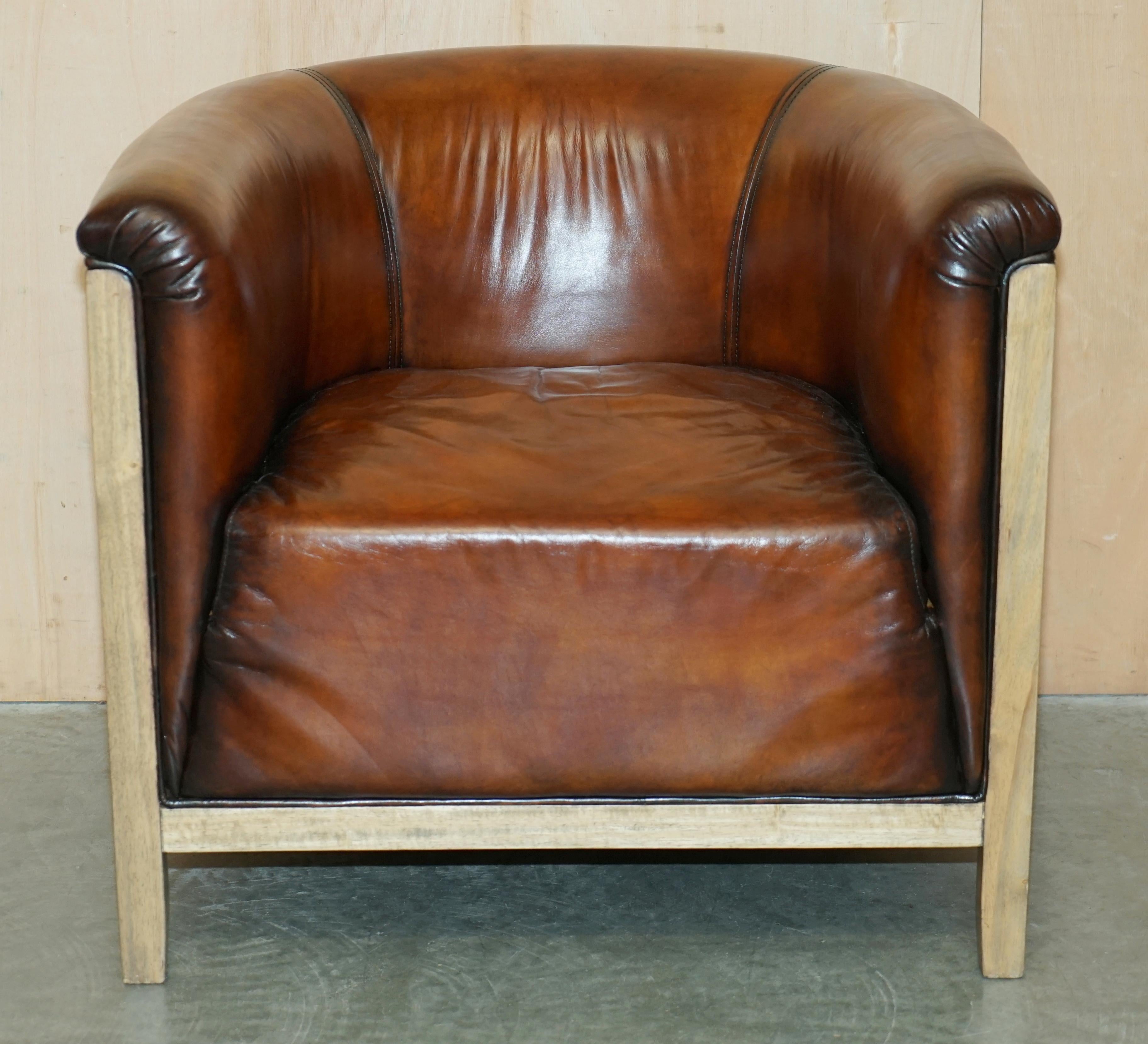 Art déco Paire de fauteuils de club entièrement restaurés en cuir Brown LIMED OAK en vente