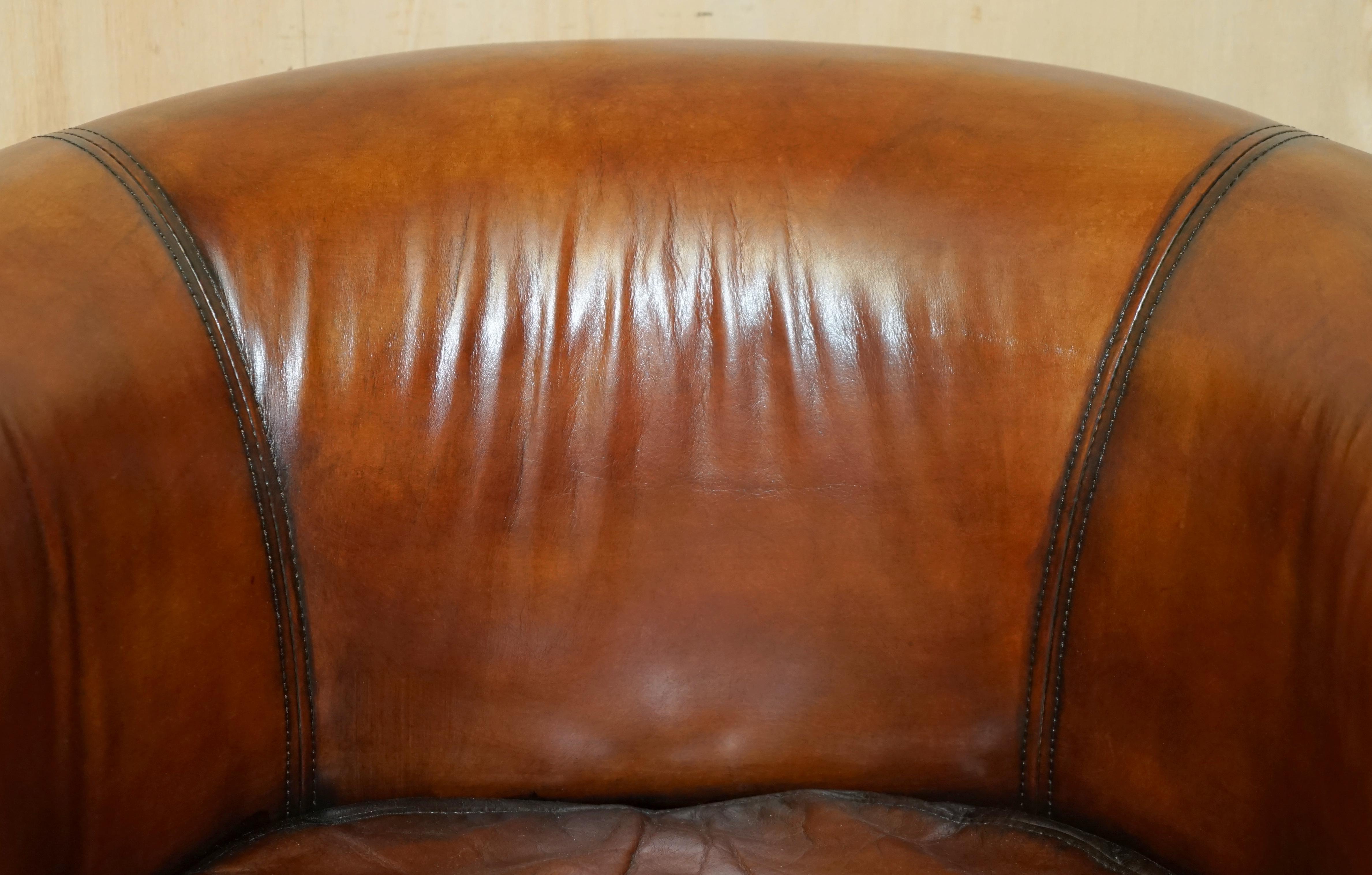 AIR OF FULLY RESTORED STiTCHED BROWN LEATHER LIMED OAK TUB / CLUB ARMCHAIRS (20. Jahrhundert) im Angebot