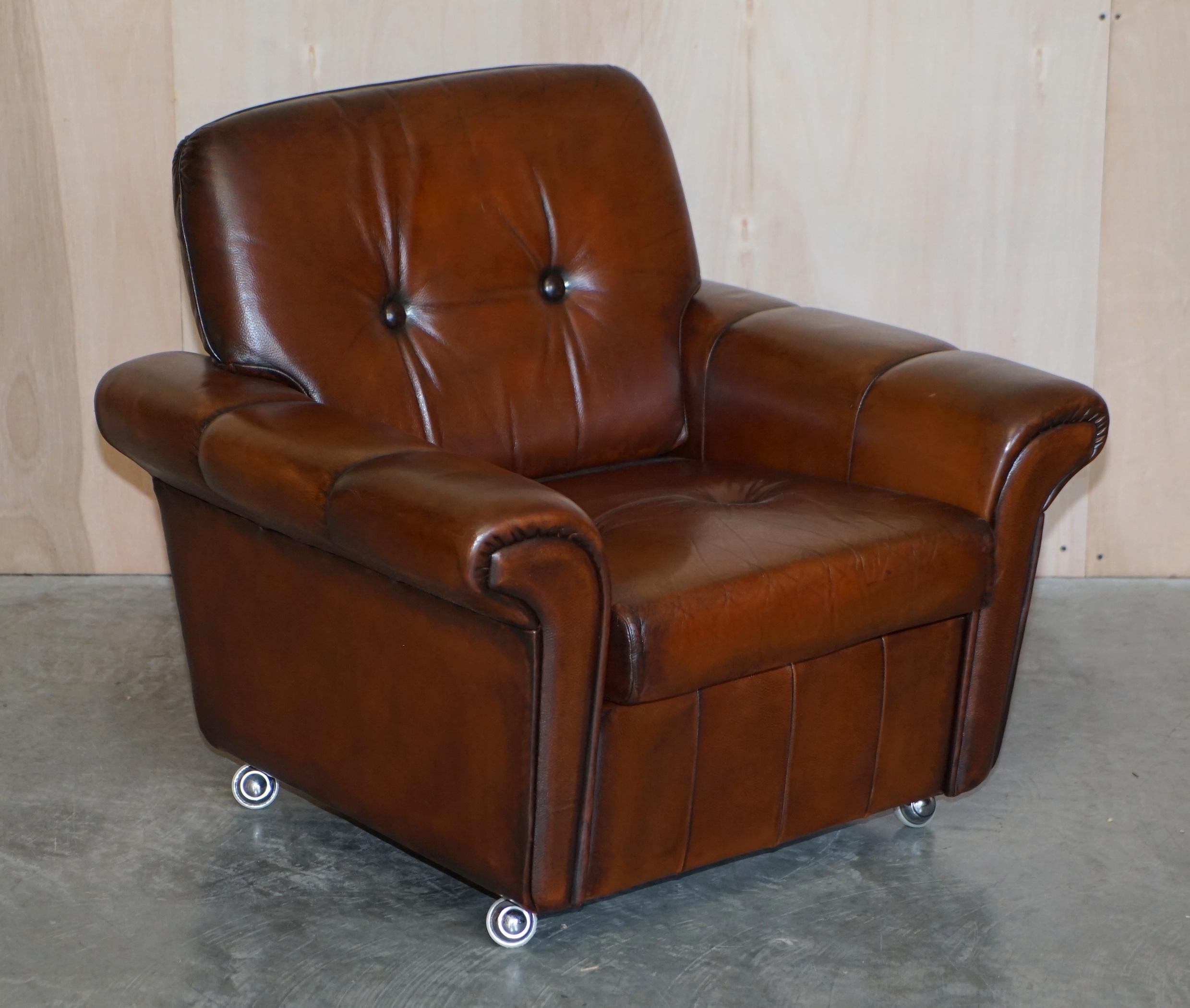 Pair of Fully Restored Vintage Dutch Mid-Century Modern Brown Leather Armchairs For Sale 4