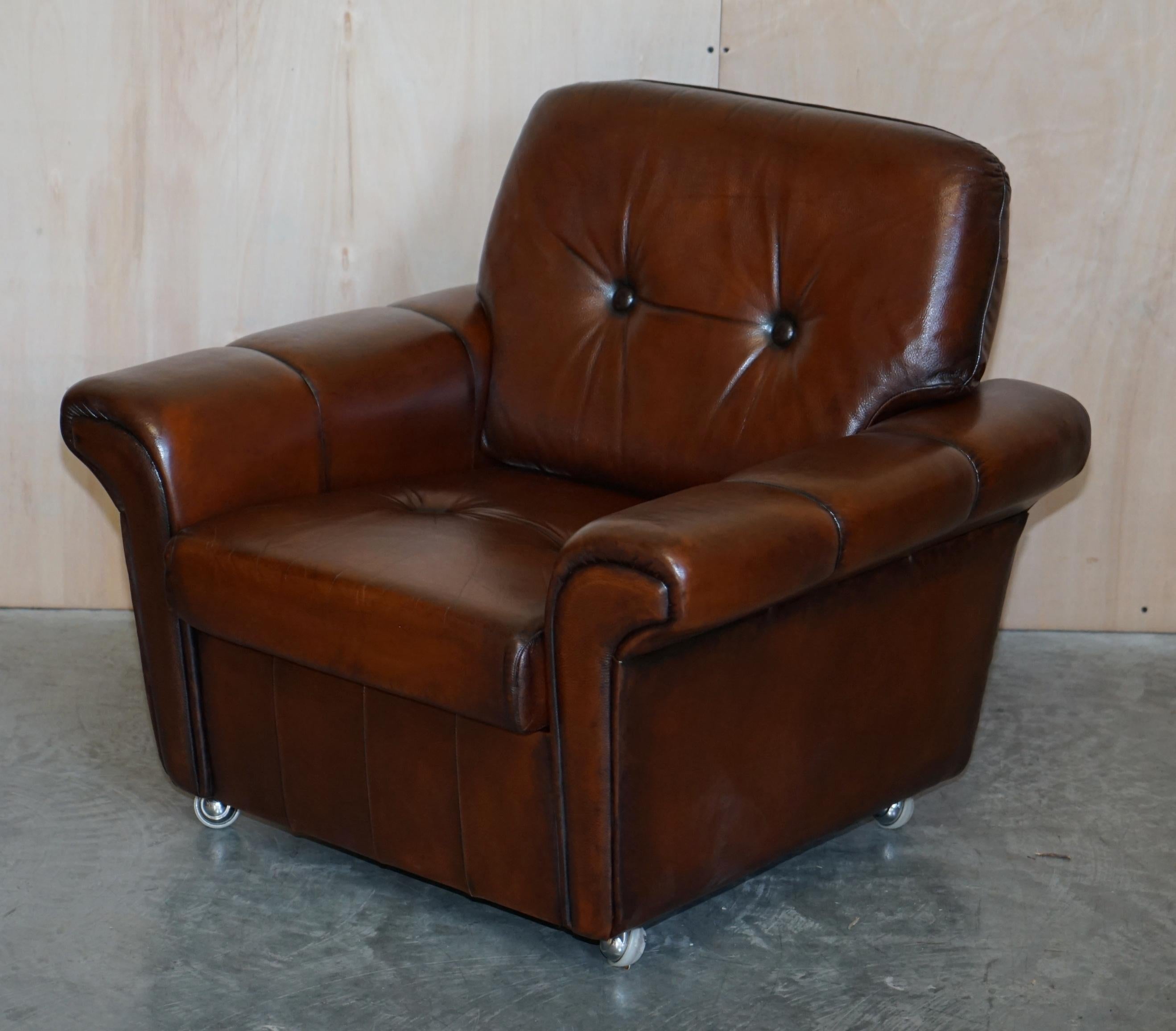 We are delighted to offer for sale this stunning fully restored pair of Dutch Mid-Century Modern, hand dyed rich cigar brown leather armchairs.

An exceptionally good looking well-made and comfortable pair of armchairs, the leather is silky soft