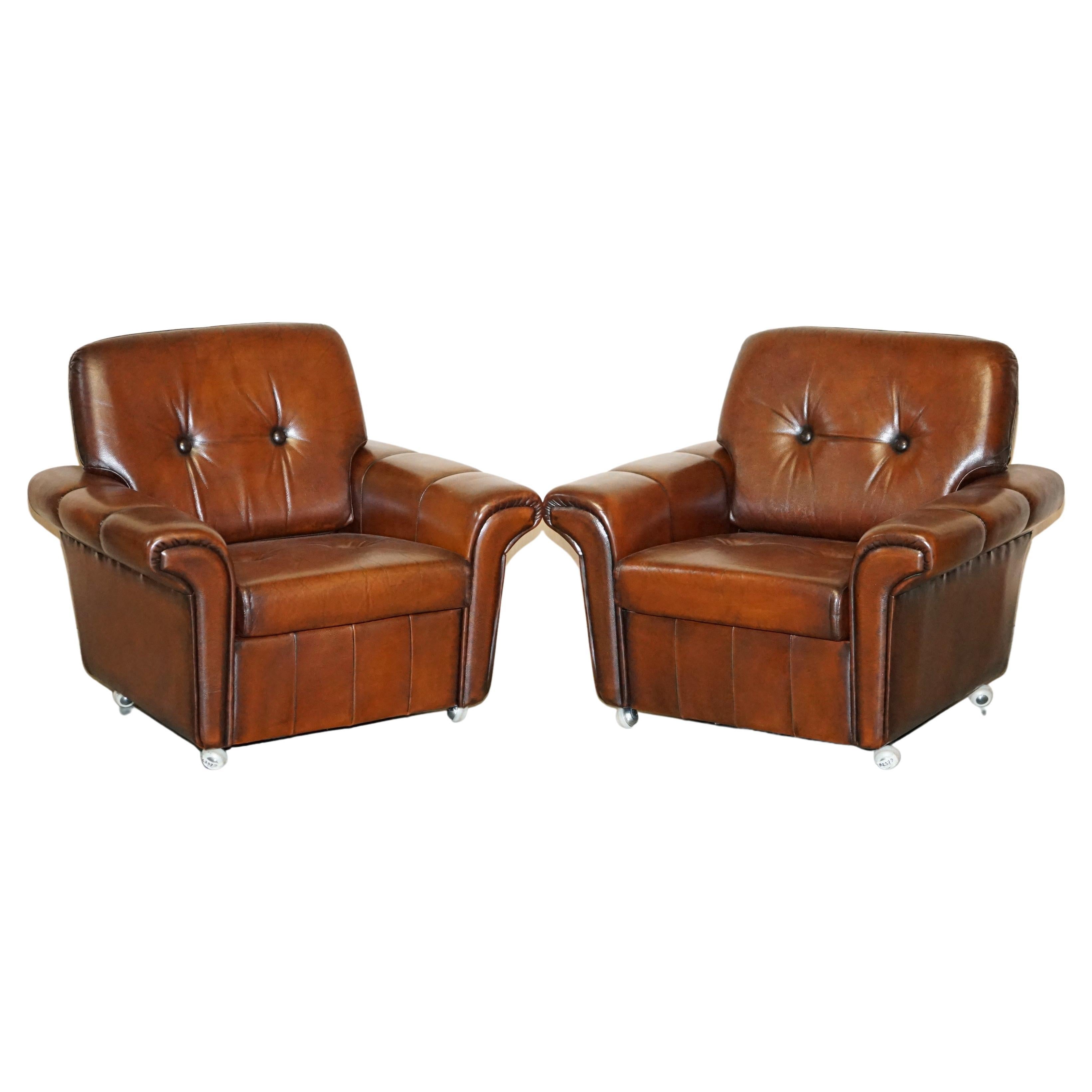 Paire de fauteuils en cuir marron vintage hollandais du milieu du siècle entièrement restaurés