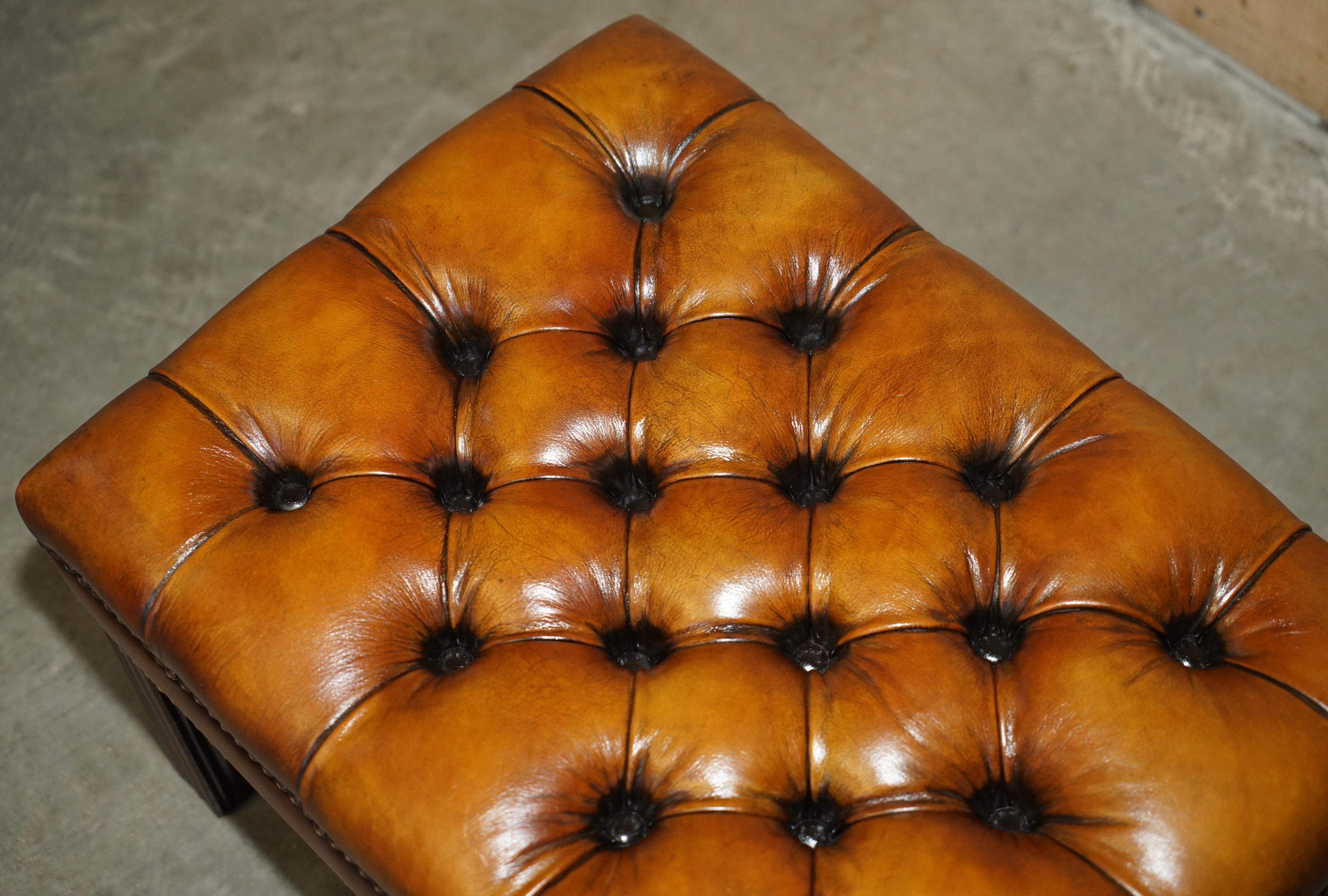 PAiR OF FULLY RESTORED VINTAGE HANDDYED BROWN LEATHER CHESTERFIELD FOOTSTOOLS im Angebot 8