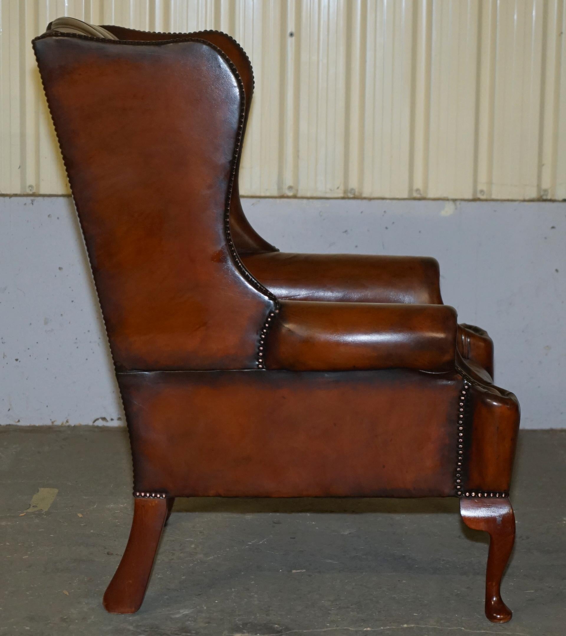 Paire de fauteuils WILLIAM MORRIS ARM CHESTERFIELD TUFTED WINGBACK entièrement restaurés en vente 5