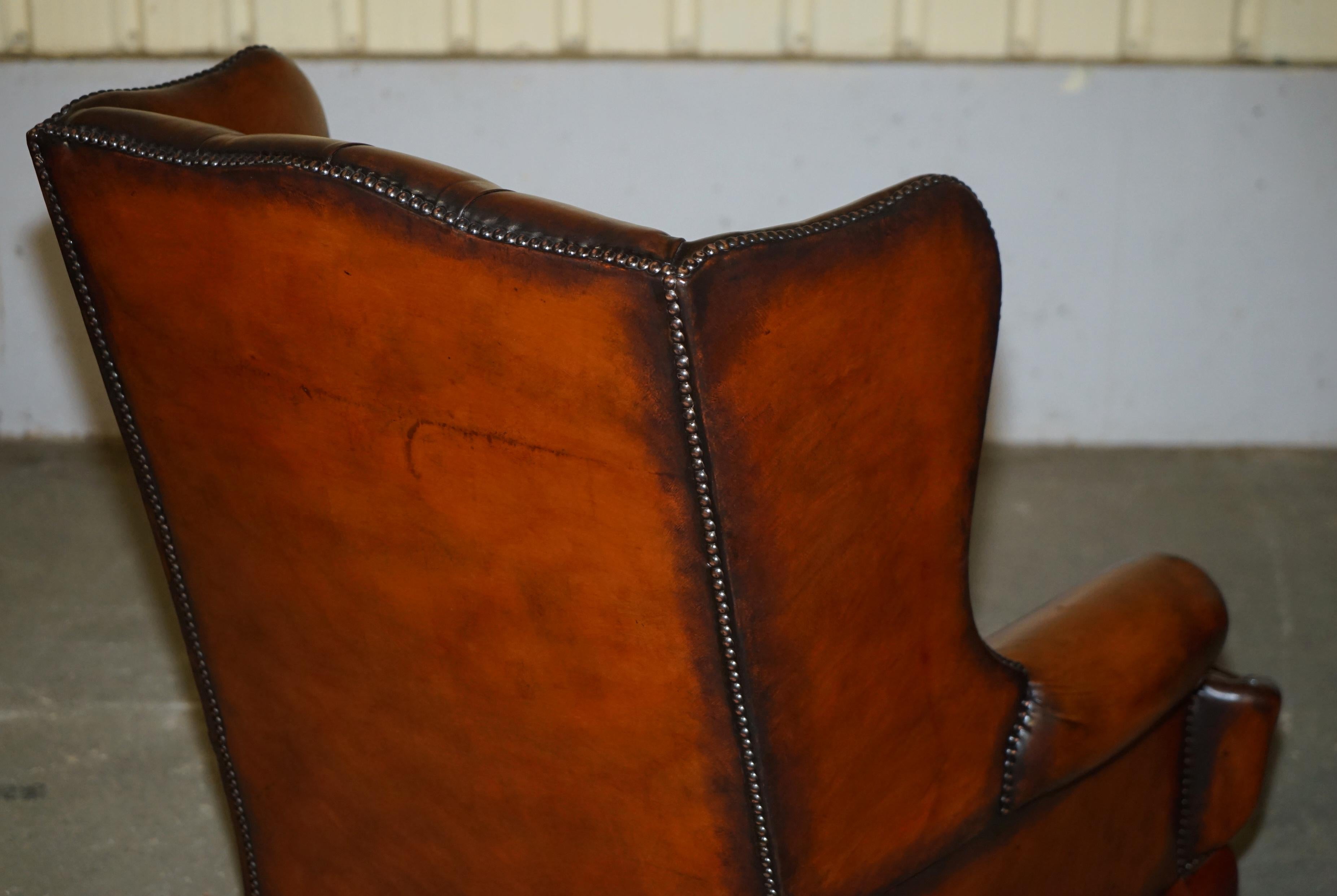 Paire de fauteuils WILLIAM MORRIS ARM CHESTERFIELD TUFTED WINGBACK entièrement restaurés en vente 6