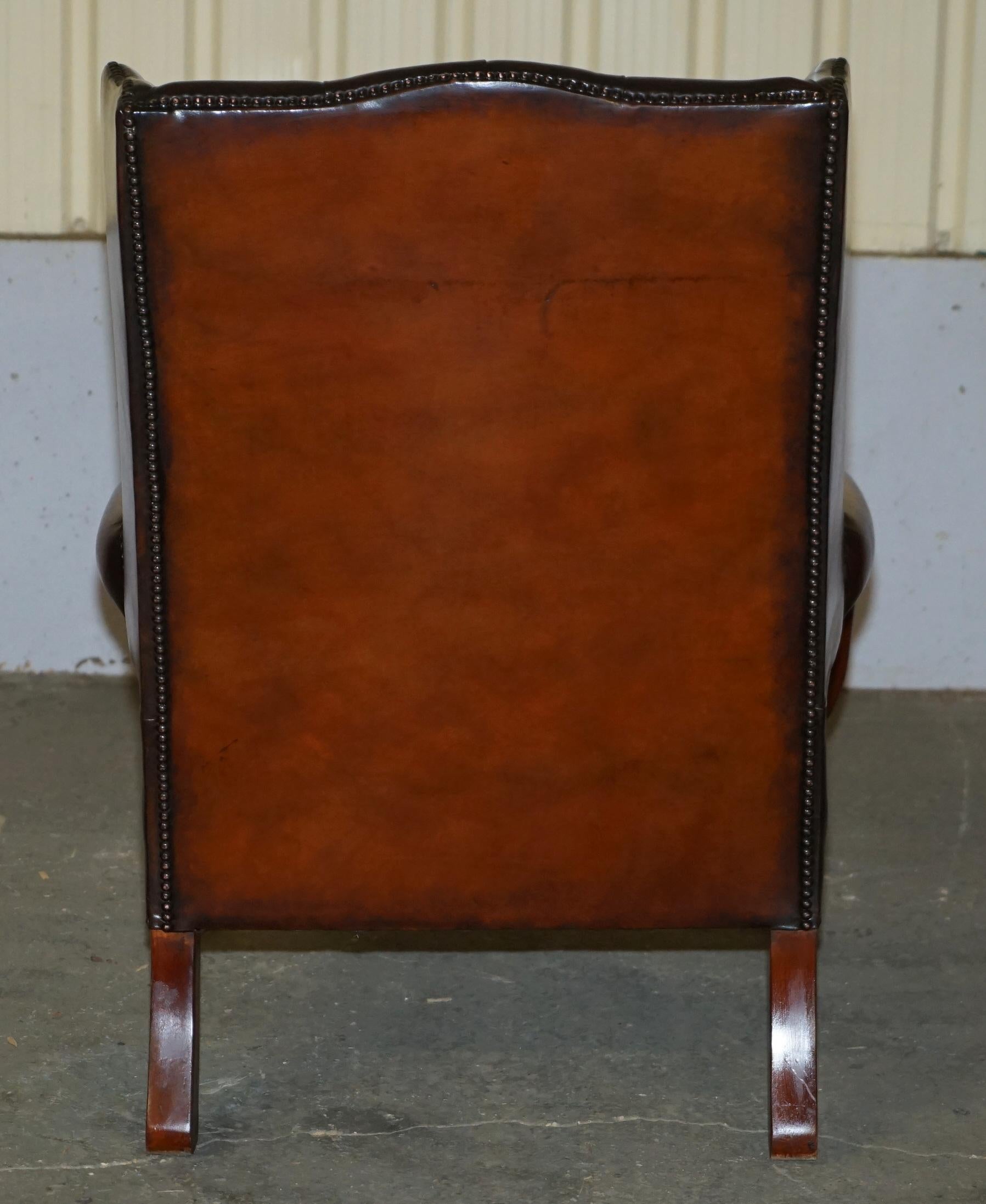 Paire de fauteuils WILLIAM MORRIS ARM CHESTERFIELD TUFTED WINGBACK entièrement restaurés en vente 7