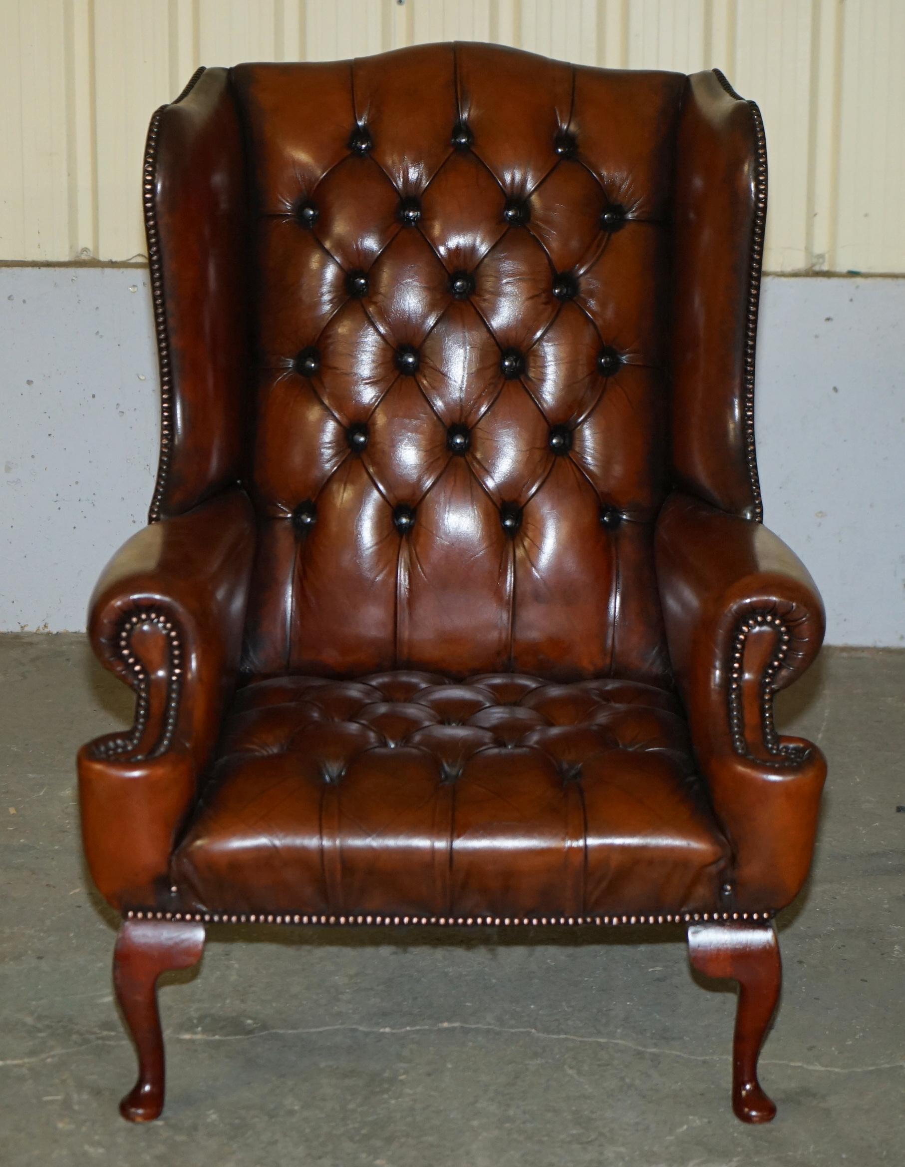Paire de fauteuils WILLIAM MORRIS ARM CHESTERFIELD TUFTED WINGBACK entièrement restaurés en vente 9