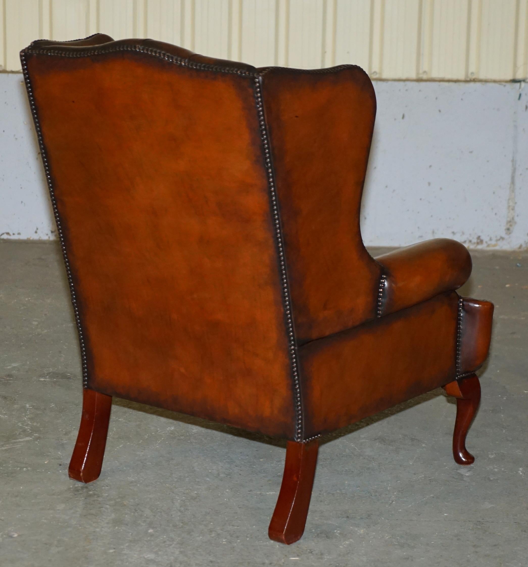 Paire de fauteuils WILLIAM MORRIS ARM CHESTERFIELD TUFTED WINGBACK entièrement restaurés en vente 12