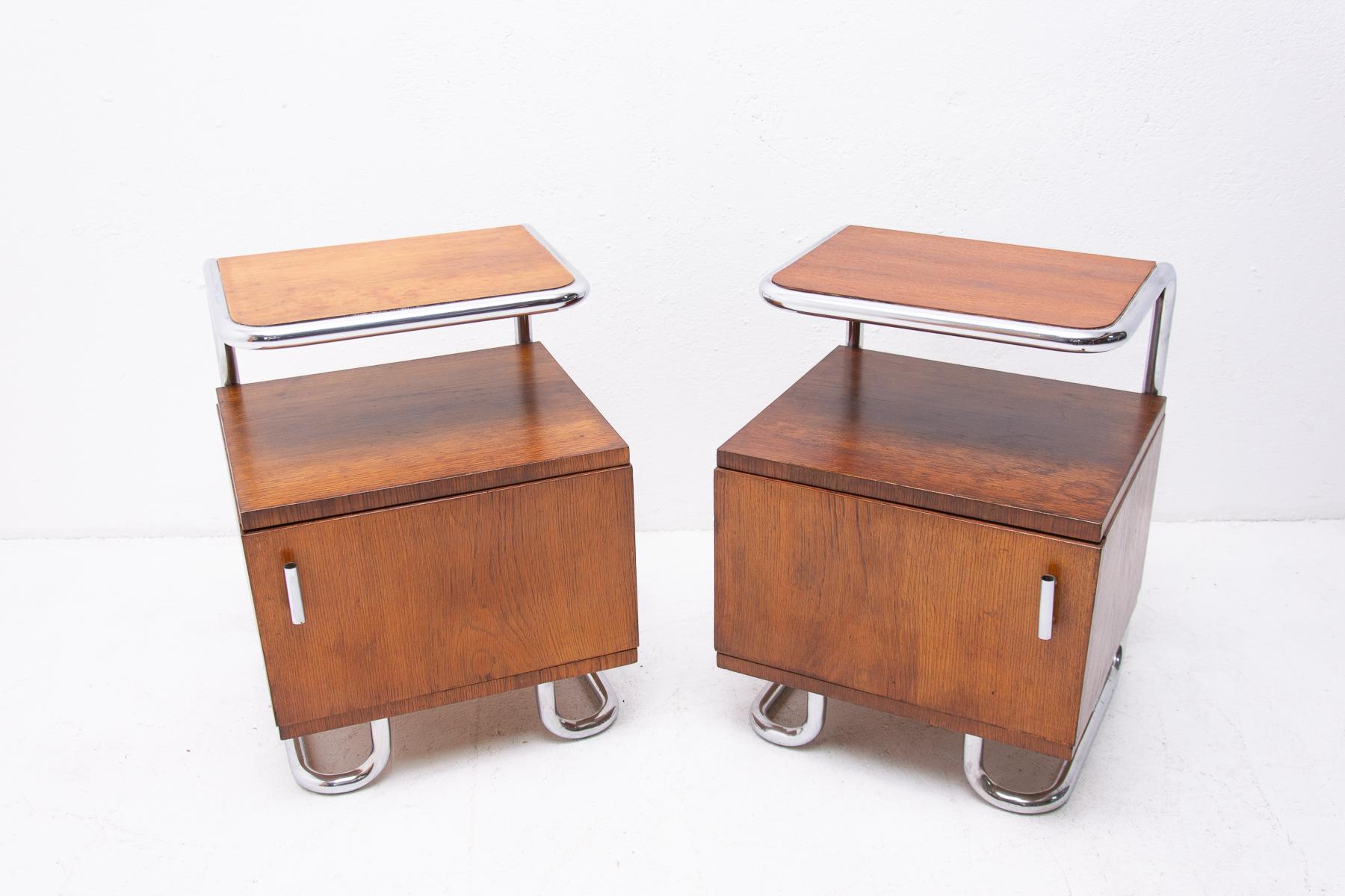 A pair of Modernist nightstands in the Bauhaus style. Outstanding timeless design. Made in the former Czechoslovakia. It was designed by Vichr & spol and made by Kovona company.

A typical example of the Bauhaus period in Central Europe. Chrome is